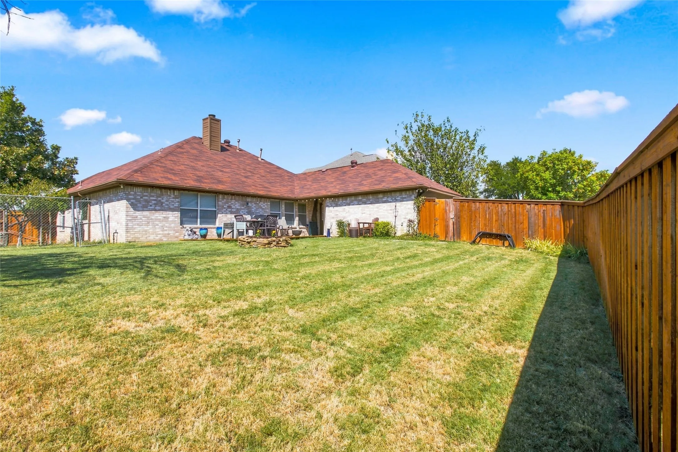 Single Family Residence For Sale in Dallas County , 1230 Tralee Lane, Garland, Texas 75044, 4 Bedroom, 2 Bathroom, 2 Garage spaces, 2,078 Sqft, built in 1998, mls#21376023, Real Estate Agent in Garland, Homes For Sale in Dallas county, Homes For Sale in Garland, Realtor in Garland Texas, Real Estate Brokerage Independent Realty Texas, Luminita Cordes Realtor