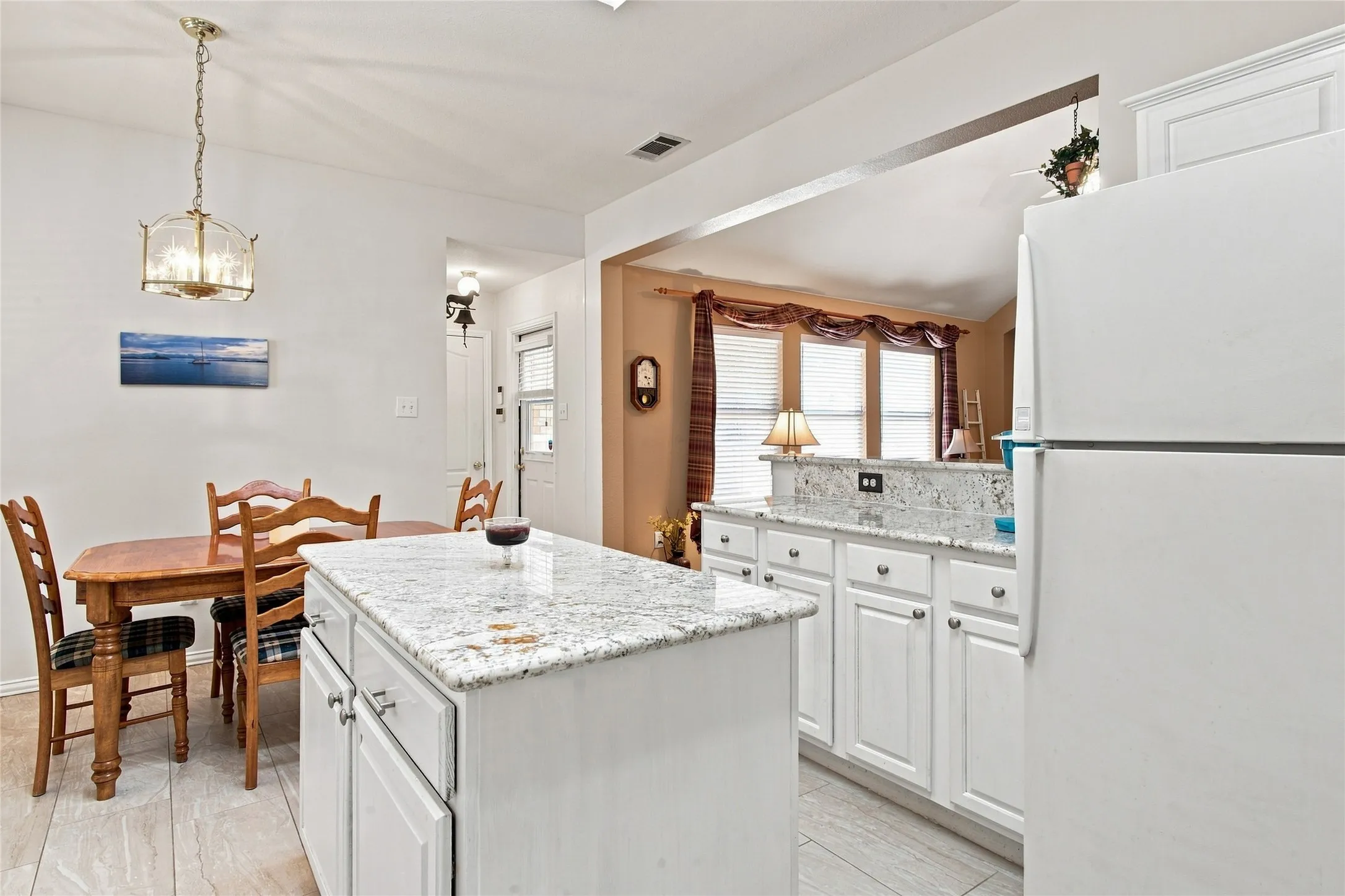 Single Family Residence For Sale in Dallas County , 1230 Tralee Lane, Garland, Texas 75044, 4 Bedroom, 2 Bathroom, 2 Garage spaces, 2,078 Sqft, built in 1998, mls#21376023, Real Estate Agent in Garland, Homes For Sale in Dallas county, Homes For Sale in Garland, Realtor in Garland Texas, Real Estate Brokerage Independent Realty Texas, Luminita Cordes Realtor