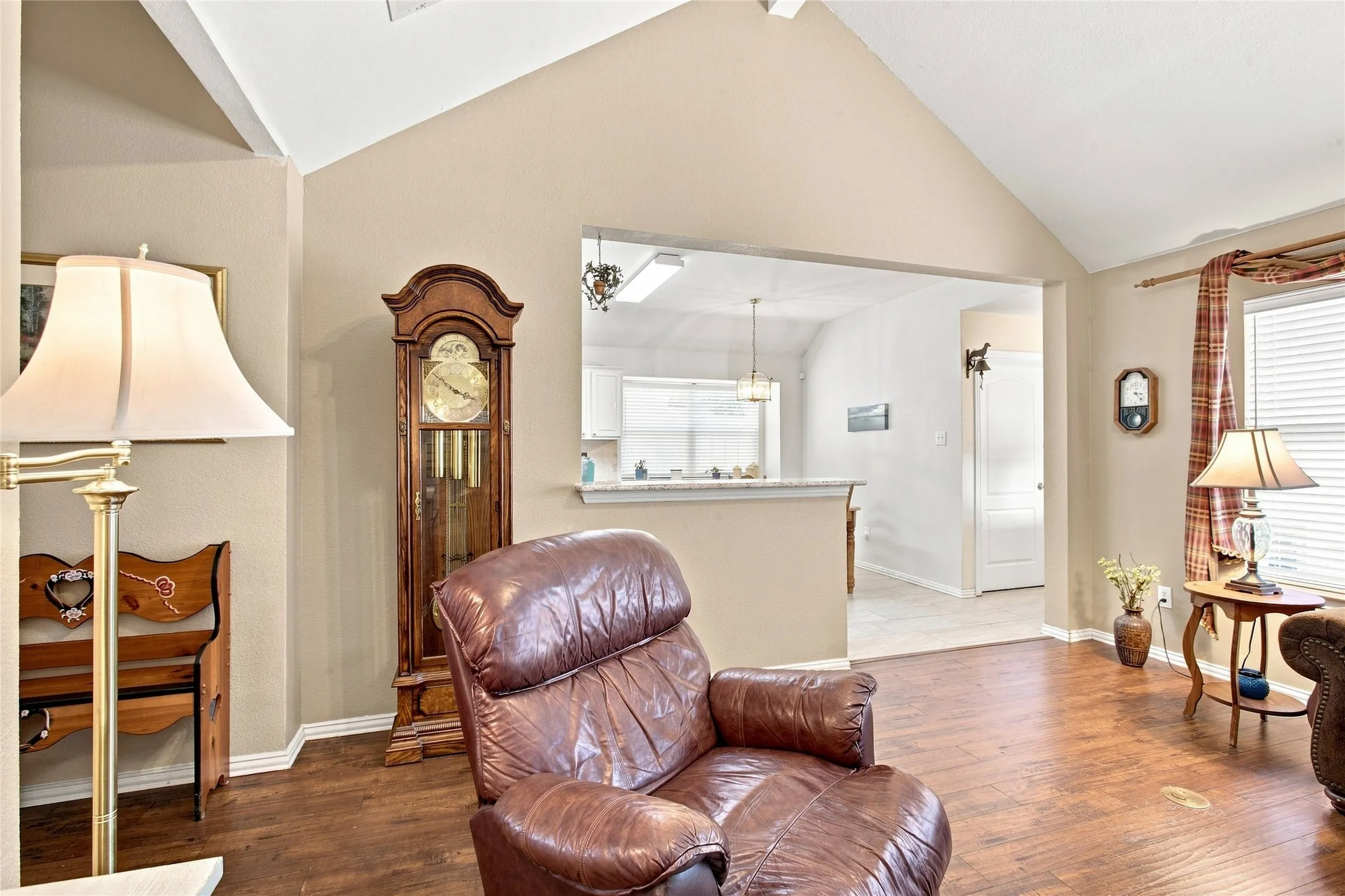 Single Family Residence For Sale in Dallas County , 1230 Tralee Lane, Garland, Texas 75044, 4 Bedroom, 2 Bathroom, 2 Garage spaces, 2,078 Sqft, built in 1998, mls#21376023, Real Estate Agent in Garland, Homes For Sale in Dallas county, Homes For Sale in Garland, Realtor in Garland Texas, Real Estate Brokerage Independent Realty Texas, Luminita Cordes Realtor