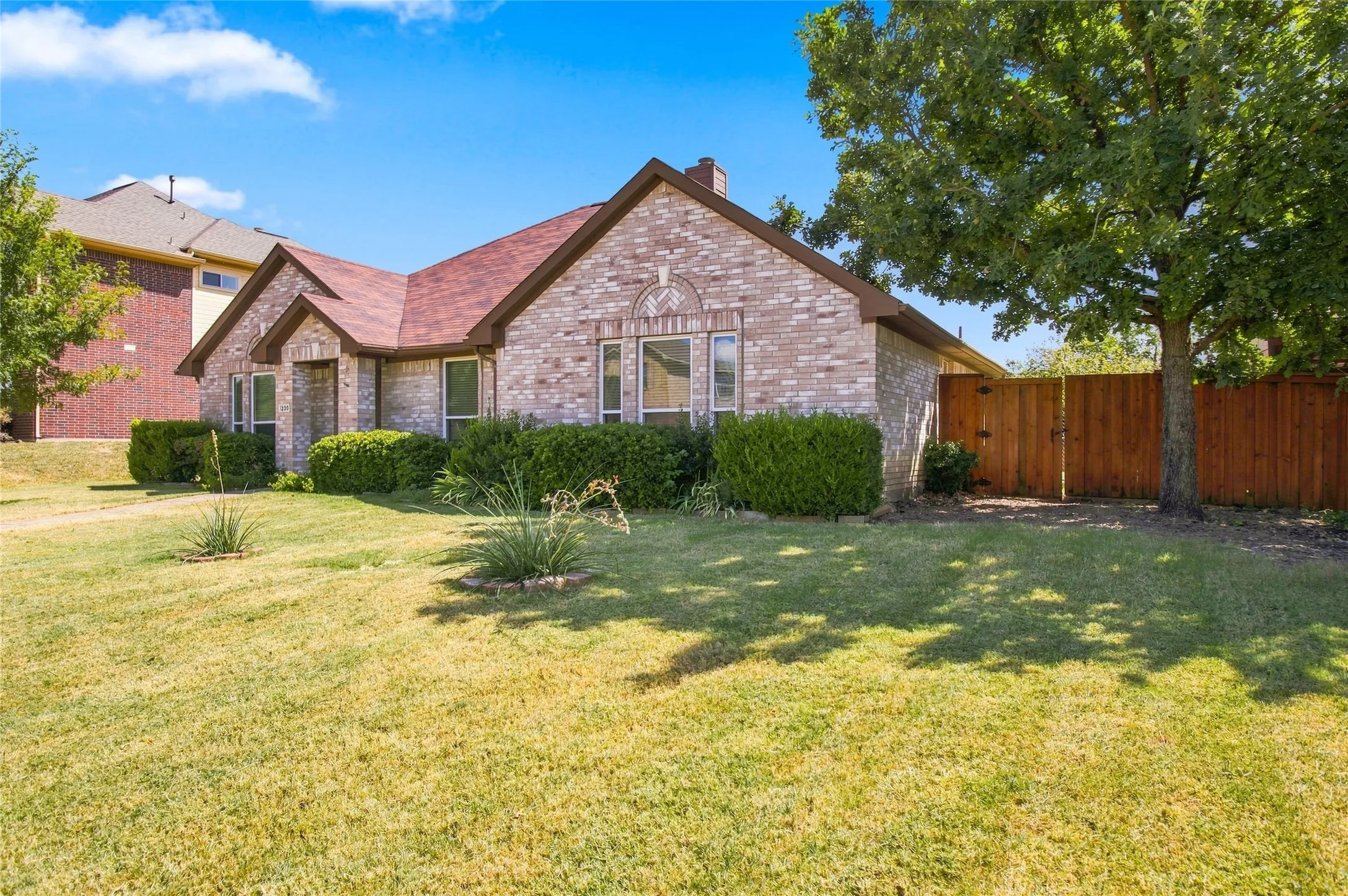 Single Family Residence For Sale in Dallas County , 1230 Tralee Lane, Garland, Texas 75044, 4 Bedroom, 2 Bathroom, 2 Garage spaces, 2,078 Sqft, built in 1998, mls#21376023, Real Estate Agent in Garland, Homes For Sale in Dallas county, Homes For Sale in Garland, Realtor in Garland Texas, Real Estate Brokerage Independent Realty Texas, Luminita Cordes Realtor