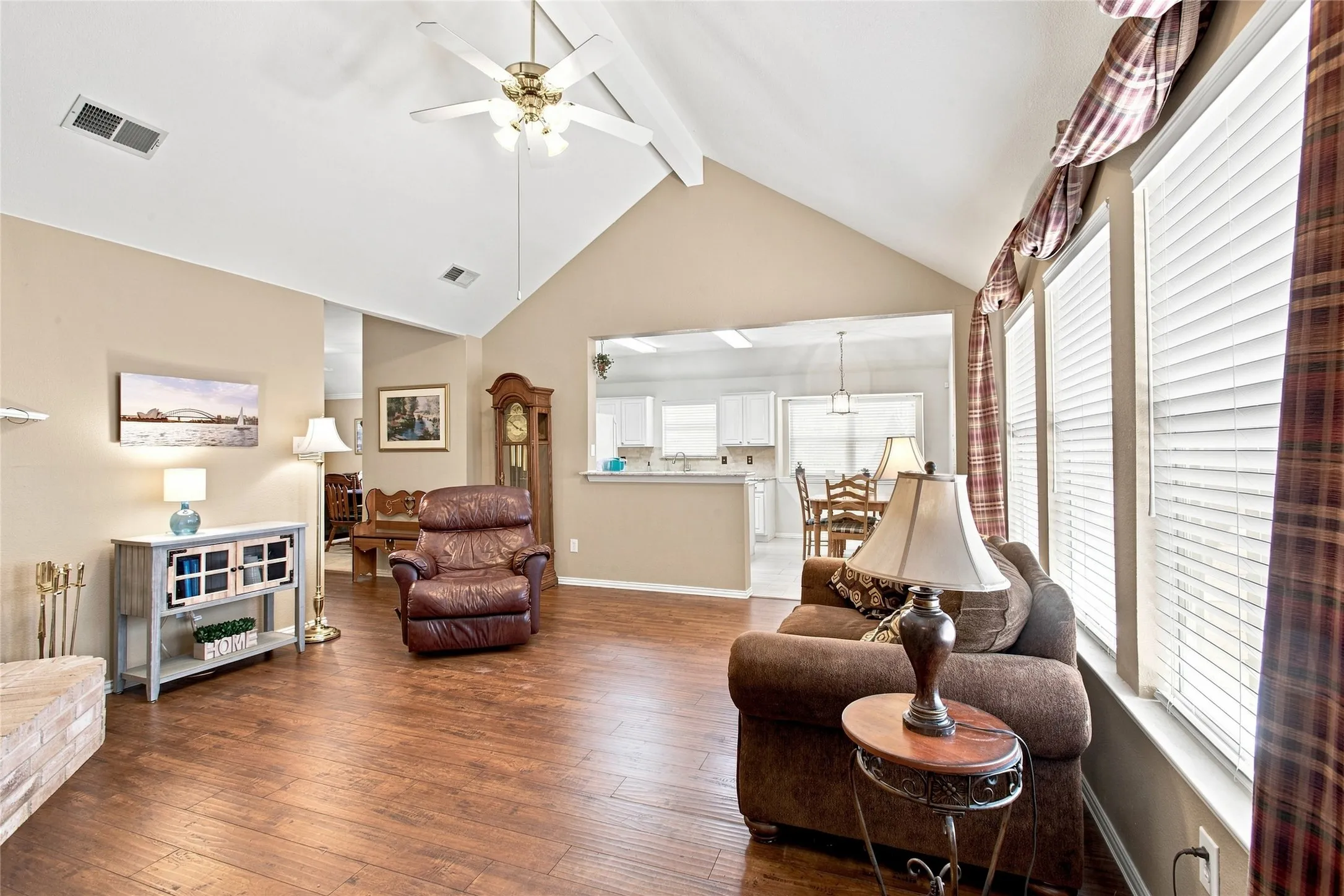 Single Family Residence For Sale in Dallas County , 1230 Tralee Lane, Garland, Texas 75044, 4 Bedroom, 2 Bathroom, 2 Garage spaces, 2,078 Sqft, built in 1998, mls#21376023, Real Estate Agent in Garland, Homes For Sale in Dallas county, Homes For Sale in Garland, Realtor in Garland Texas, Real Estate Brokerage Independent Realty Texas, Luminita Cordes Realtor