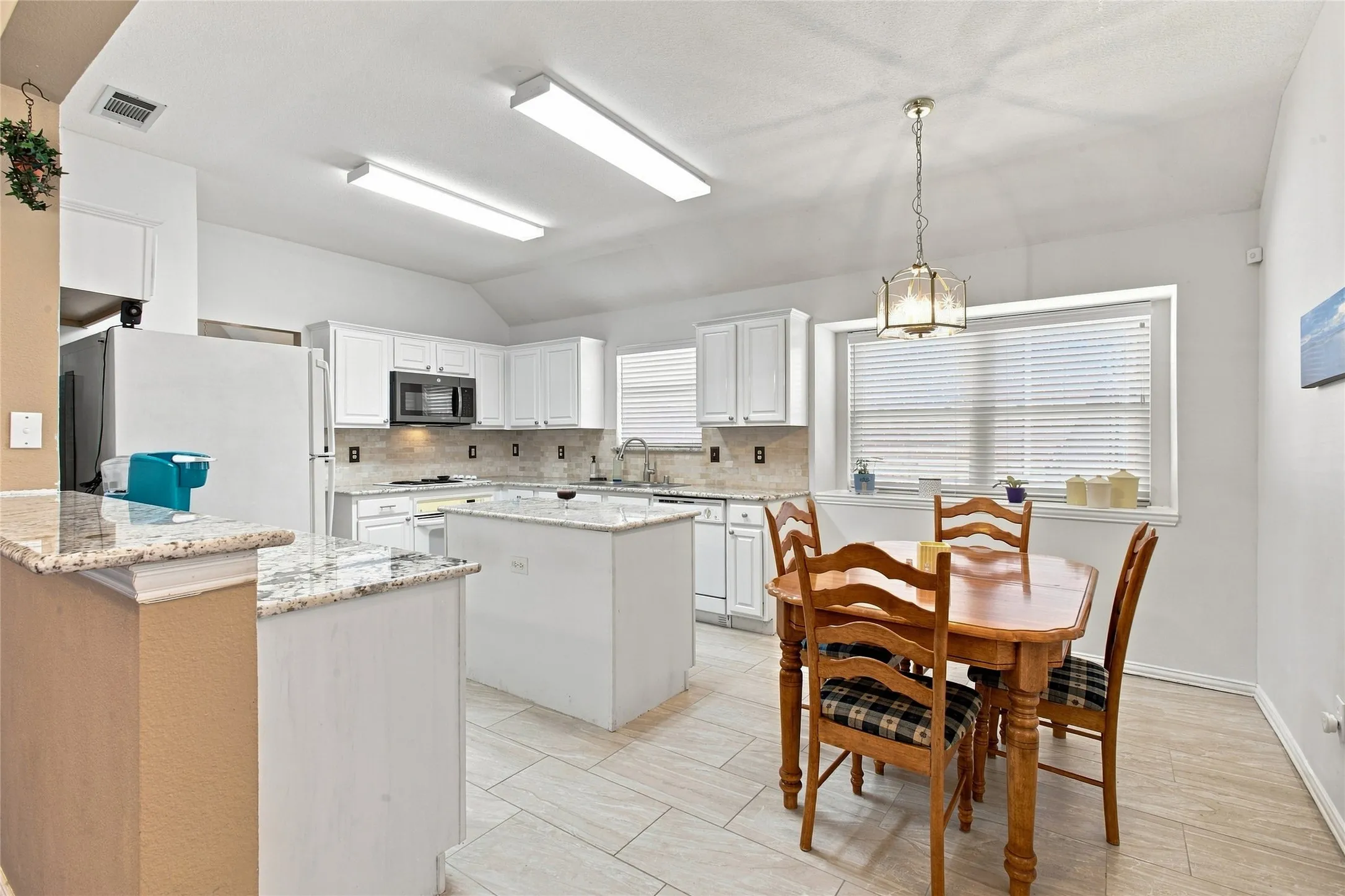Single Family Residence For Sale in Dallas County , 1230 Tralee Lane, Garland, Texas 75044, 4 Bedroom, 2 Bathroom, 2 Garage spaces, 2,078 Sqft, built in 1998, mls#21376023, Real Estate Agent in Garland, Homes For Sale in Dallas county, Homes For Sale in Garland, Realtor in Garland Texas, Real Estate Brokerage Independent Realty Texas, Luminita Cordes Realtor