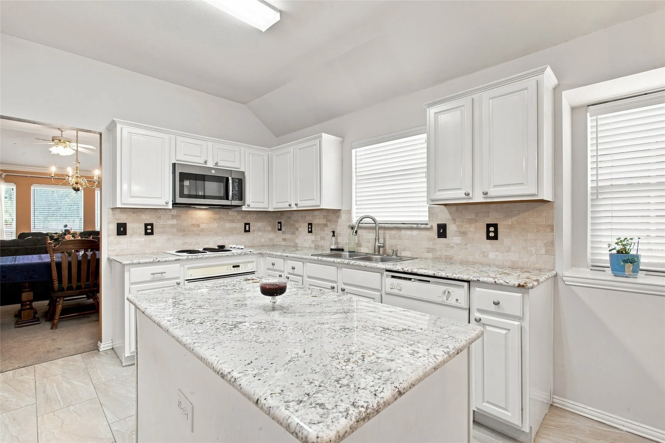 Single Family Residence For Sale in Dallas County , 1230 Tralee Lane, Garland, Texas 75044, 4 Bedroom, 2 Bathroom, 2 Garage spaces, 2,078 Sqft, built in 1998, mls#21376023, Real Estate Agent in Garland, Homes For Sale in Dallas county, Homes For Sale in Garland, Realtor in Garland Texas, Real Estate Brokerage Independent Realty Texas, Luminita Cordes Realtor