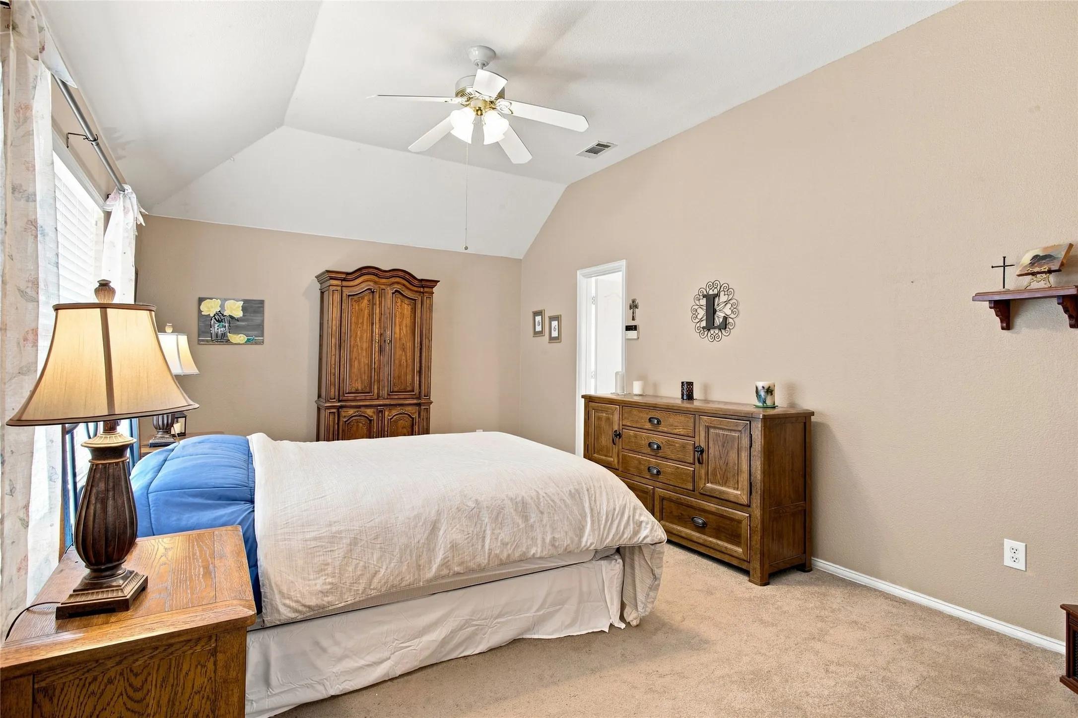 Single Family Residence For Sale in Dallas County , 1230 Tralee Lane, Garland, Texas 75044, 4 Bedroom, 2 Bathroom, 2 Garage spaces, 2,078 Sqft, built in 1998, mls#21376023, Real Estate Agent in Garland, Homes For Sale in Dallas county, Homes For Sale in Garland, Realtor in Garland Texas, Real Estate Brokerage Independent Realty Texas, Luminita Cordes Realtor