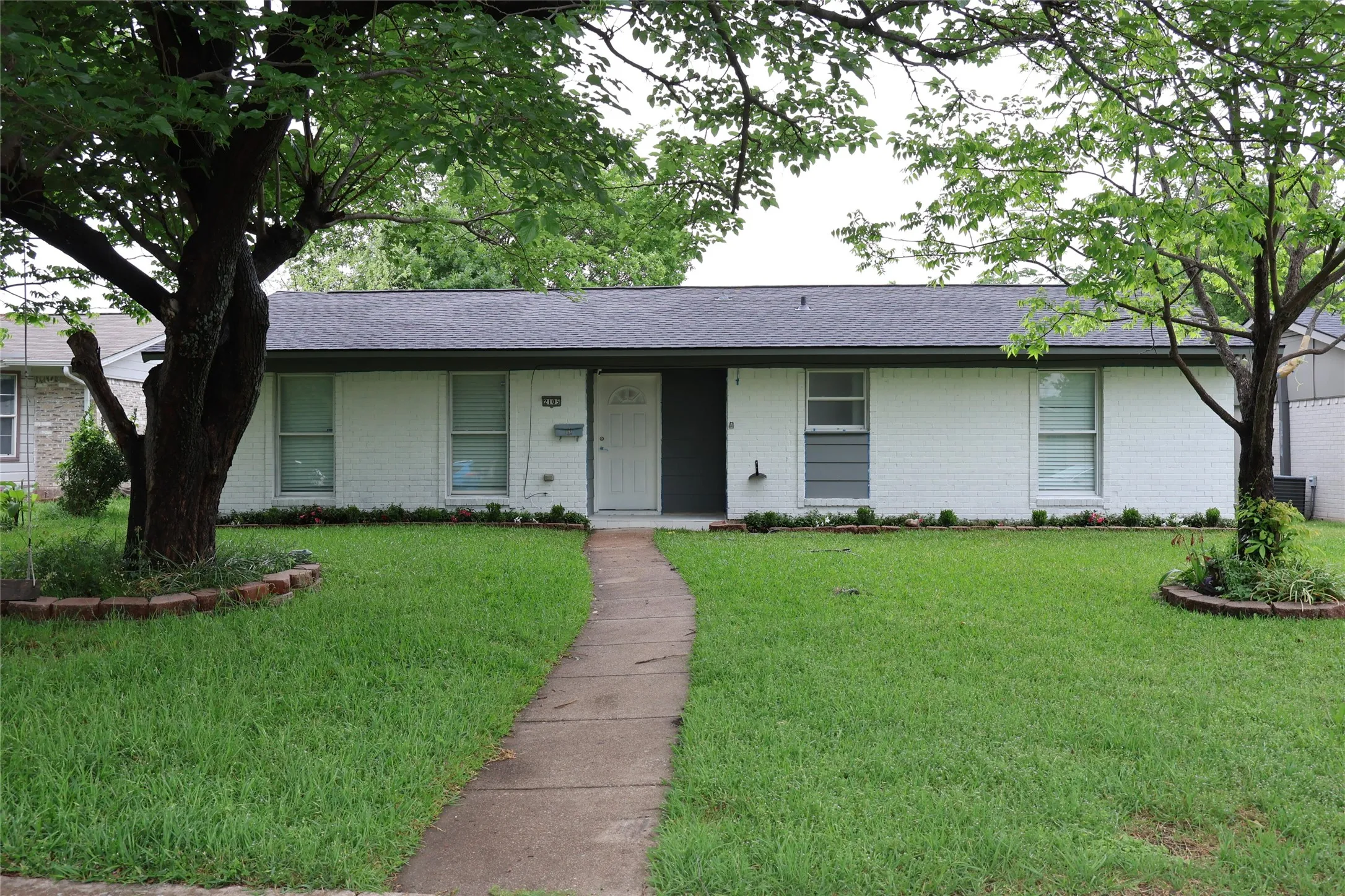 Single Family Residence For Sale in Dallas County , 2105 Tiehack Lane, Garland, Texas 75044, 3 Bedroom, 2 Bathroom, 2 Garage spaces, 1,424 Sqft, built in 1972, mls#21376971, Real Estate Agent in Garland, Homes For Sale in Dallas county, Homes For Sale in Garland, Realtor in Garland Texas, Real Estate Brokerage Independent Realty Texas, Luminita Cordes Realtor