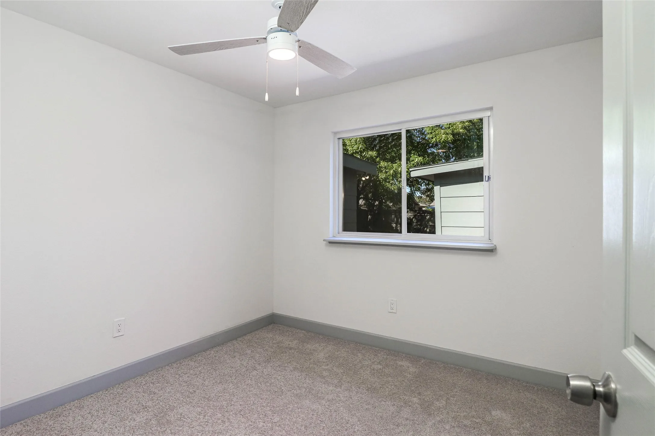 Single Family Residence For Sale in Dallas County , 2105 Tiehack Lane, Garland, Texas 75044, 3 Bedroom, 2 Bathroom, 2 Garage spaces, 1,424 Sqft, built in 1972, mls#21376971, Real Estate Agent in Garland, Homes For Sale in Dallas county, Homes For Sale in Garland, Realtor in Garland Texas, Real Estate Brokerage Independent Realty Texas, Luminita Cordes Realtor