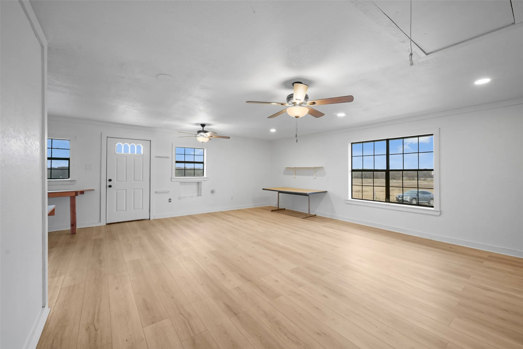Single Family Residence For Rent in Grayson County , 5792 N State Highway 289, Sherman, Texas 75092, 3 Bedroom, 2 Bathroom, 4 Garage spaces, 1,875 Sqft, built in 1970, mls#21376886, Real Estate Agent in Sherman, Homes For Rent in Grayson county, Homes For Rent in Sherman, Realtor in Sherman Texas, Real Estate Brokerage Independent Realty Texas, Luminita Cordes Realtor