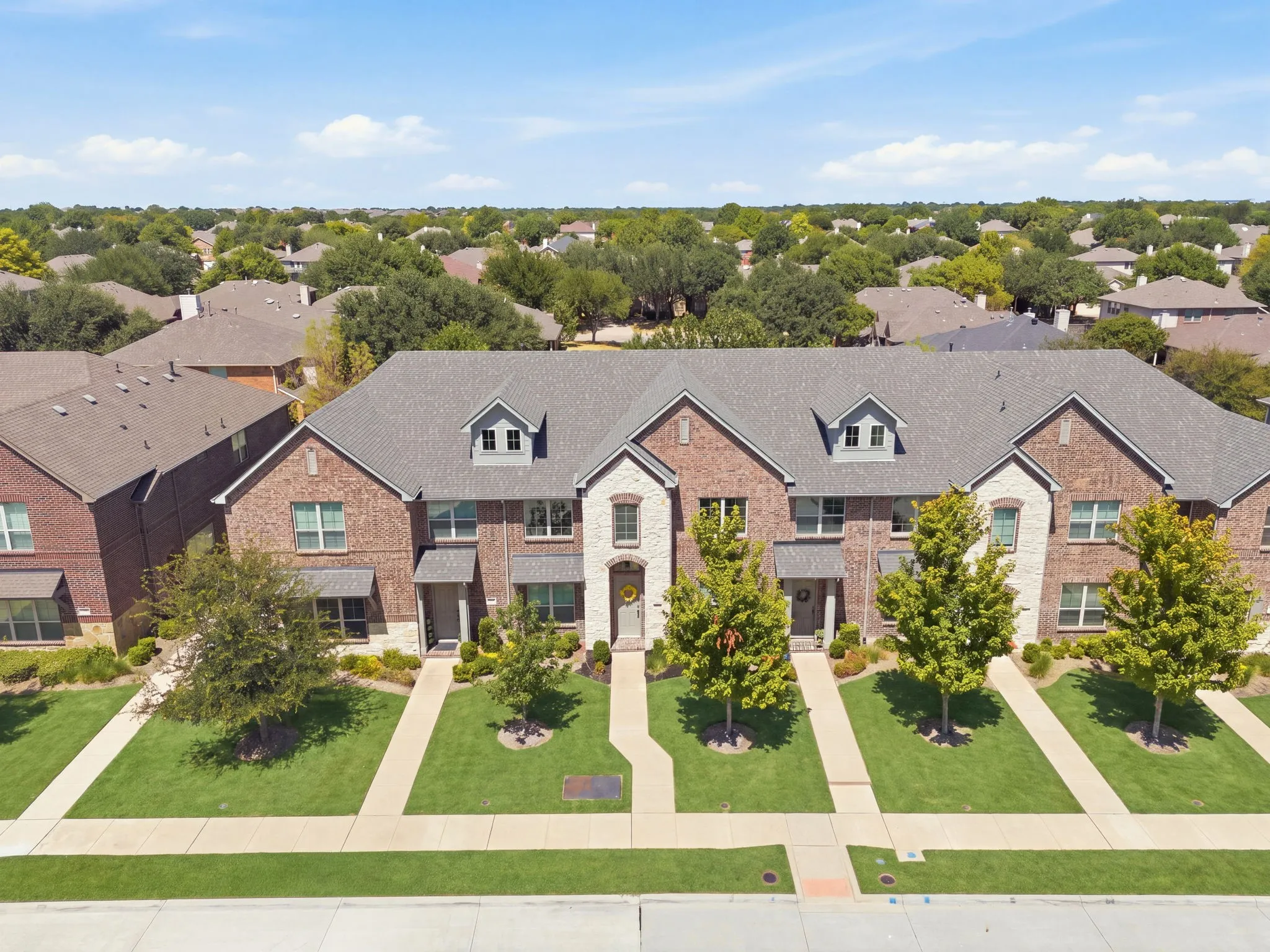 Townhouse For Sale in Collin County , 5904 Ridgeline Drive, Mc Kinney, Texas 75070, 2 Bedroom, 3 Bathroom, 2 Garage spaces, 1,377 Sqft, built in 2020, mls#21374575, Real Estate Agent in Mc Kinney, Homes For Sale in Collin county, Homes For Sale in Mc Kinney, Realtor in Mc Kinney Texas, Real Estate Brokerage Independent Realty Texas, Luminita Cordes Realtor