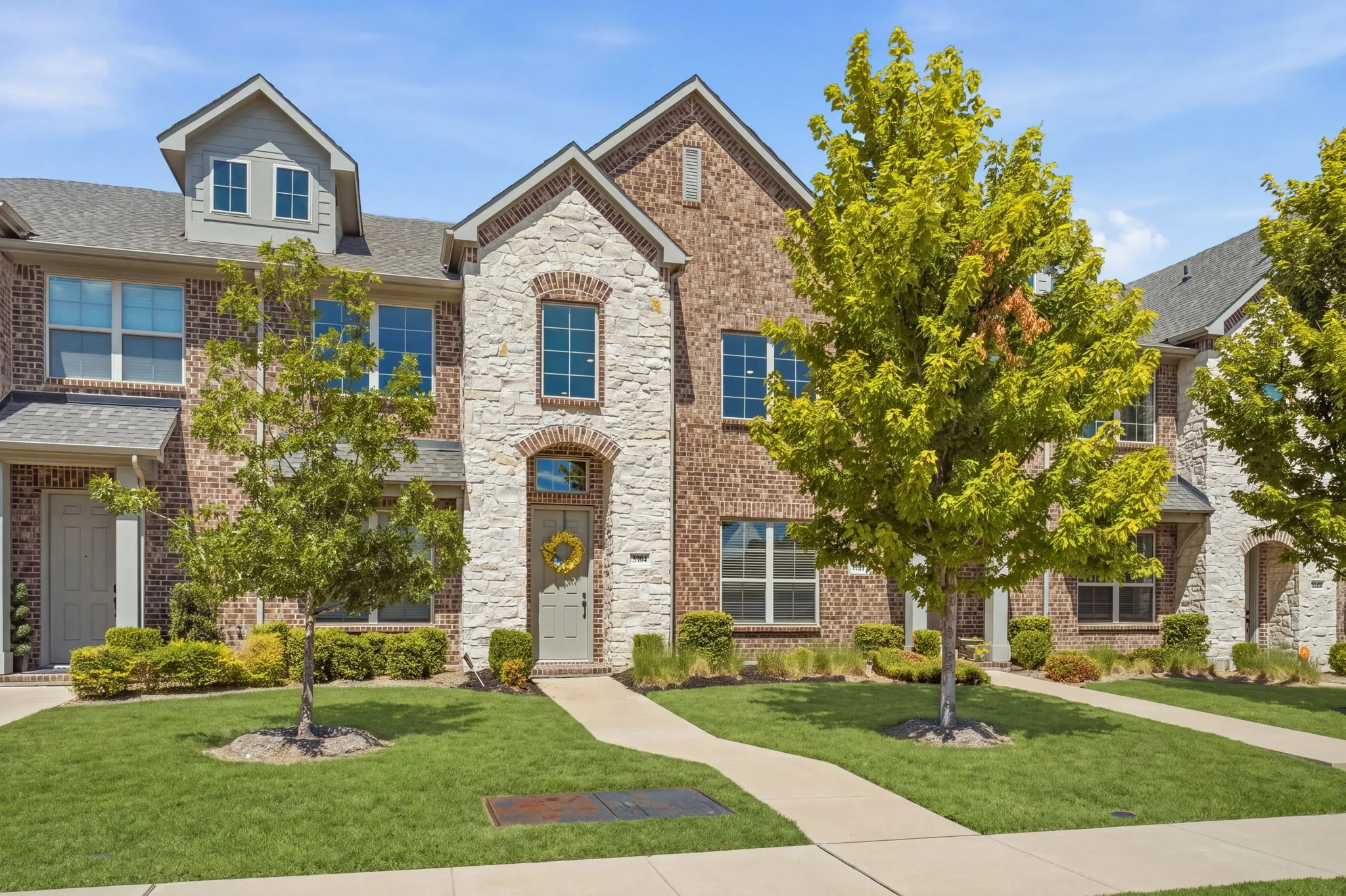 Townhouse For Sale in Collin County , 5904 Ridgeline Drive, Mc Kinney, Texas 75070, 2 Bedroom, 3 Bathroom, 2 Garage spaces, 1,377 Sqft, built in 2020, mls#21374575, Real Estate Agent in Mc Kinney, Homes For Sale in Collin county, Homes For Sale in Mc Kinney, Realtor in Mc Kinney Texas, Real Estate Brokerage Independent Realty Texas, Luminita Cordes Realtor
