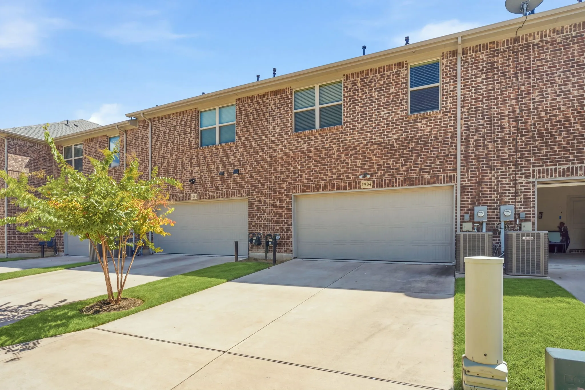 Townhouse For Sale in Collin County , 5904 Ridgeline Drive, Mc Kinney, Texas 75070, 2 Bedroom, 3 Bathroom, 2 Garage spaces, 1,377 Sqft, built in 2020, mls#21374575, Real Estate Agent in Mc Kinney, Homes For Sale in Collin county, Homes For Sale in Mc Kinney, Realtor in Mc Kinney Texas, Real Estate Brokerage Independent Realty Texas, Luminita Cordes Realtor