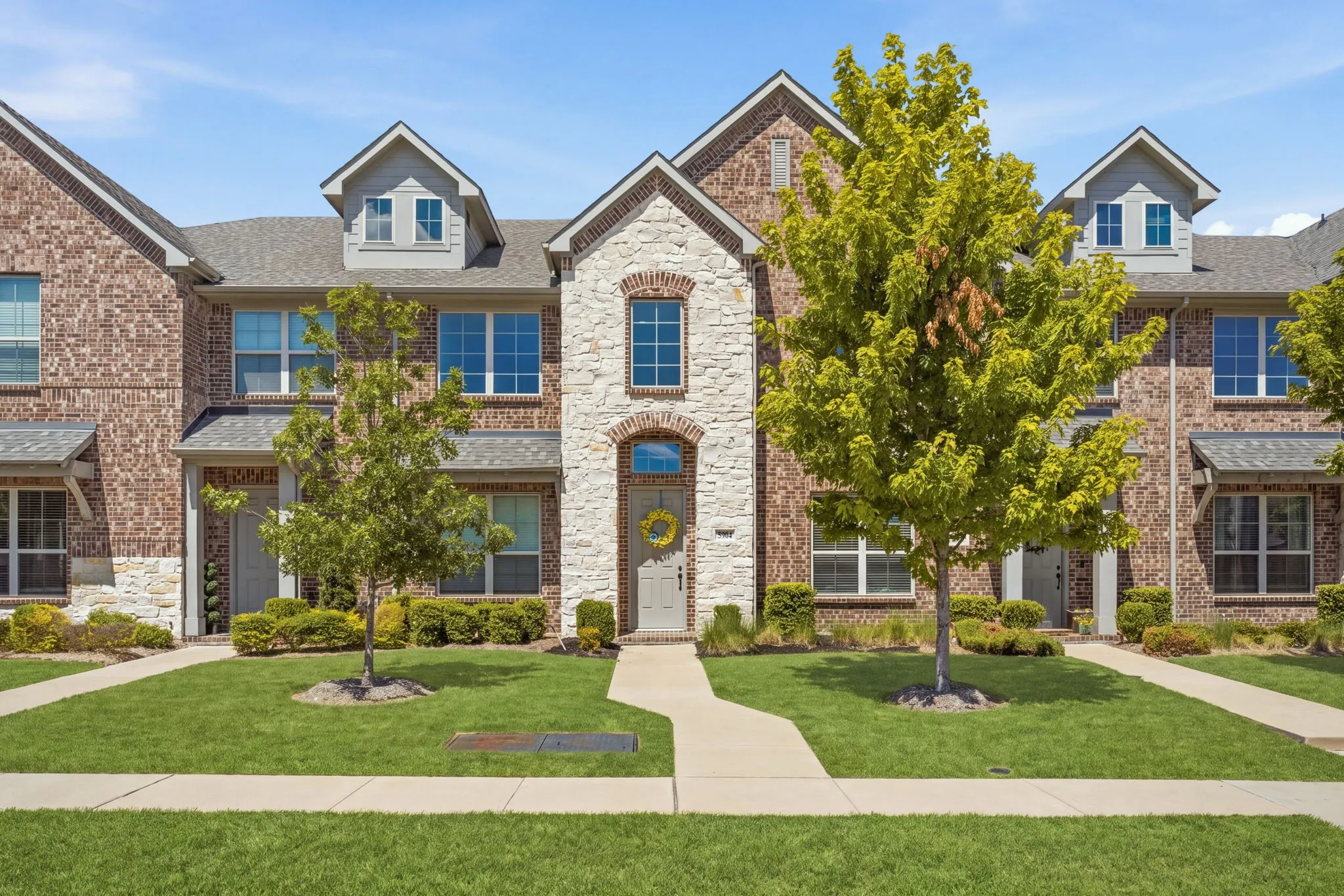 Townhouse For Sale in Collin County , 5904 Ridgeline Drive, Mc Kinney, Texas 75070, 2 Bedroom, 3 Bathroom, 2 Garage spaces, 1,377 Sqft, built in 2020, mls#21374575, Real Estate Agent in Mc Kinney, Homes For Sale in Collin county, Homes For Sale in Mc Kinney, Realtor in Mc Kinney Texas, Real Estate Brokerage Independent Realty Texas, Luminita Cordes Realtor