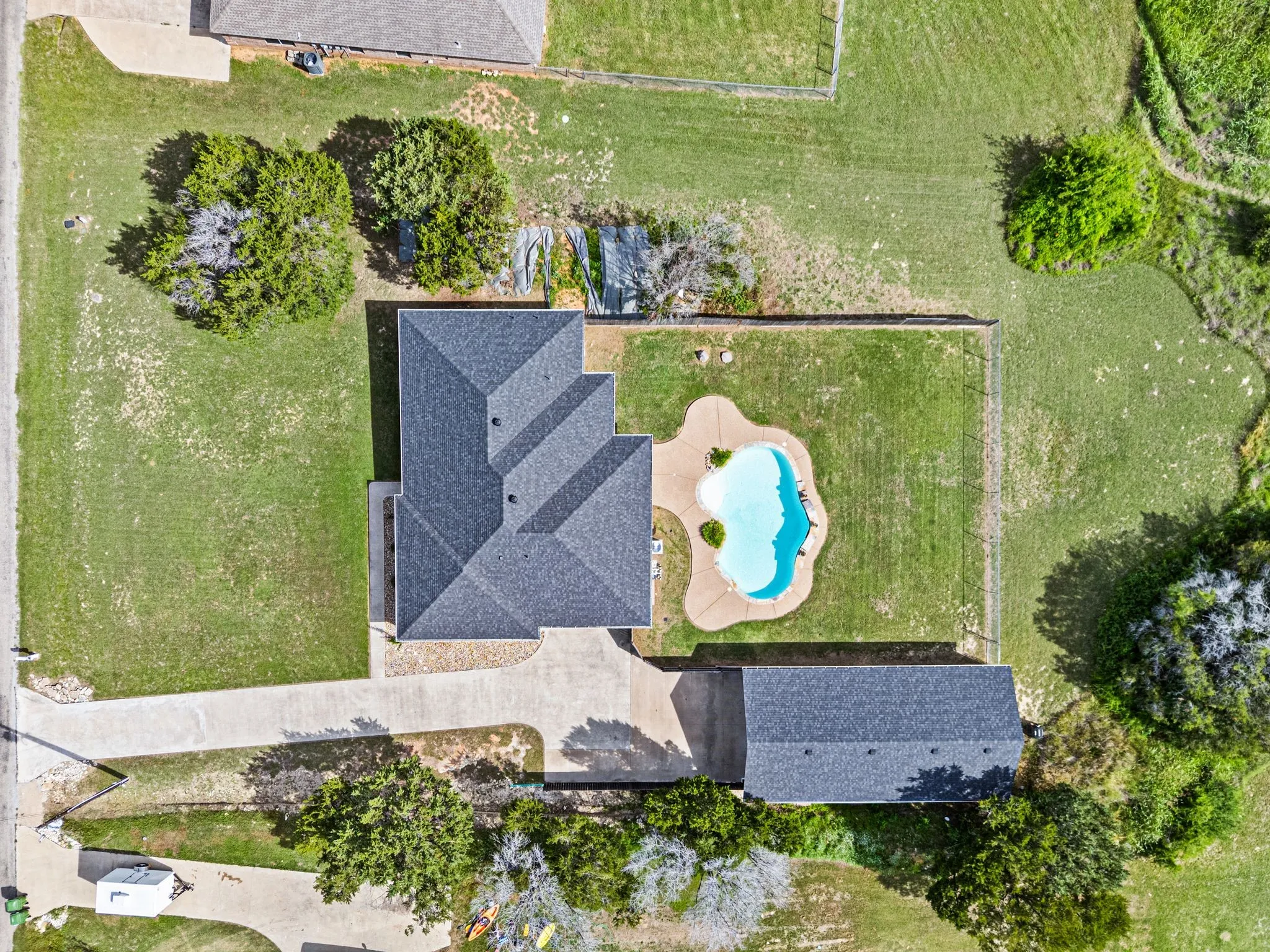 Single Family Residence For Sale in Hood County , 4000 Goliad Drive, Granbury, Texas 76048, 4 Bedroom, 2 Bathroom, 2 Garage spaces, 2,560 Sqft, built in 2016, mls#21376622, Real Estate Agent in Granbury, Homes For Sale in Hood county, Homes For Sale in Granbury, Realtor in Granbury Texas, Real Estate Brokerage Independent Realty Texas, Luminita Cordes Realtor