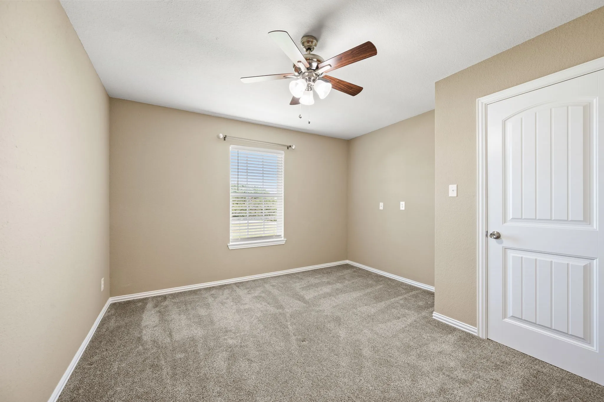 Single Family Residence For Sale in Hood County , 4000 Goliad Drive, Granbury, Texas 76048, 4 Bedroom, 2 Bathroom, 2 Garage spaces, 2,560 Sqft, built in 2016, mls#21376622, Real Estate Agent in Granbury, Homes For Sale in Hood county, Homes For Sale in Granbury, Realtor in Granbury Texas, Real Estate Brokerage Independent Realty Texas, Luminita Cordes Realtor