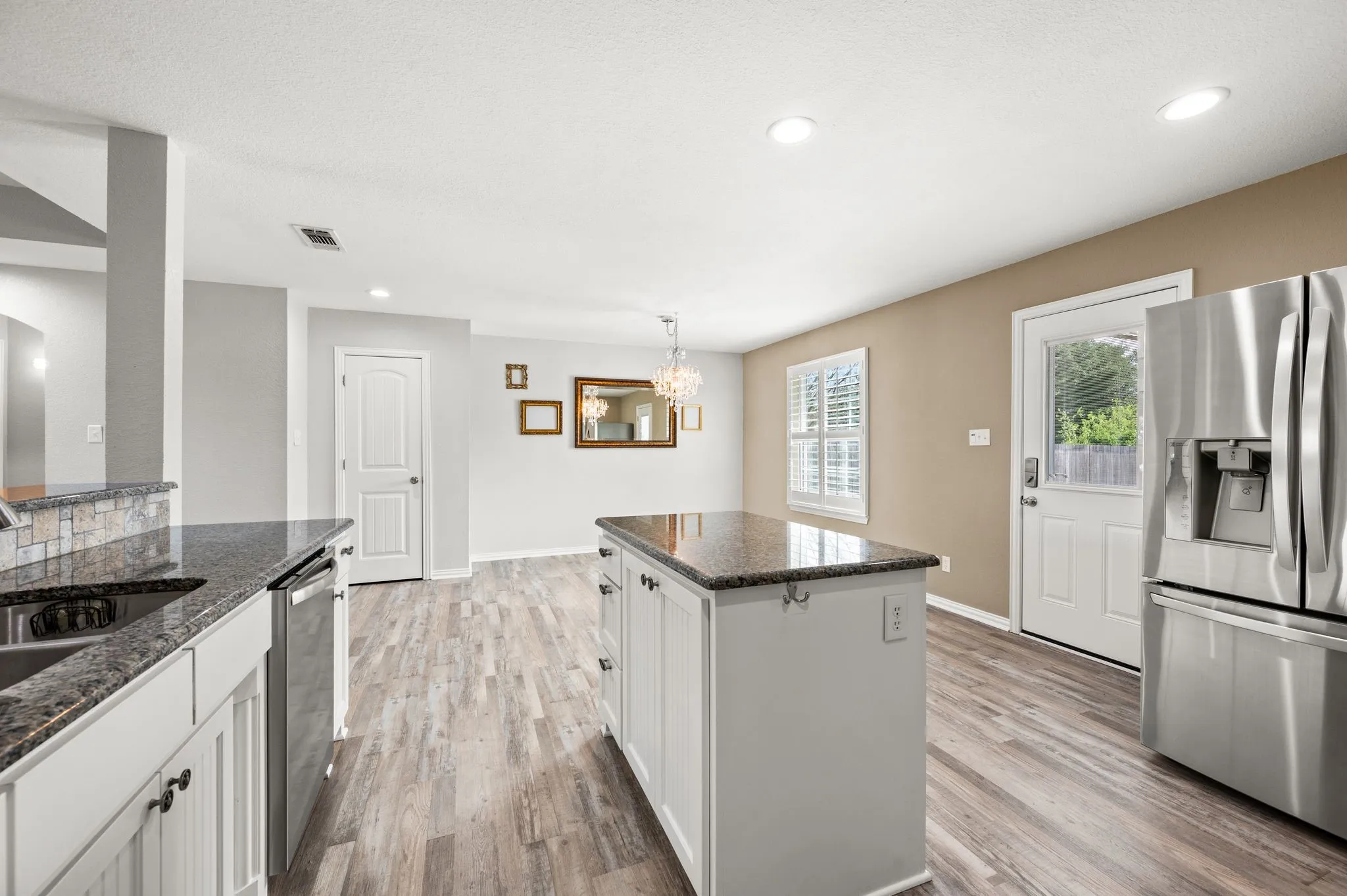 Single Family Residence For Sale in Hood County , 4000 Goliad Drive, Granbury, Texas 76048, 4 Bedroom, 2 Bathroom, 2 Garage spaces, 2,560 Sqft, built in 2016, mls#21376622, Real Estate Agent in Granbury, Homes For Sale in Hood county, Homes For Sale in Granbury, Realtor in Granbury Texas, Real Estate Brokerage Independent Realty Texas, Luminita Cordes Realtor