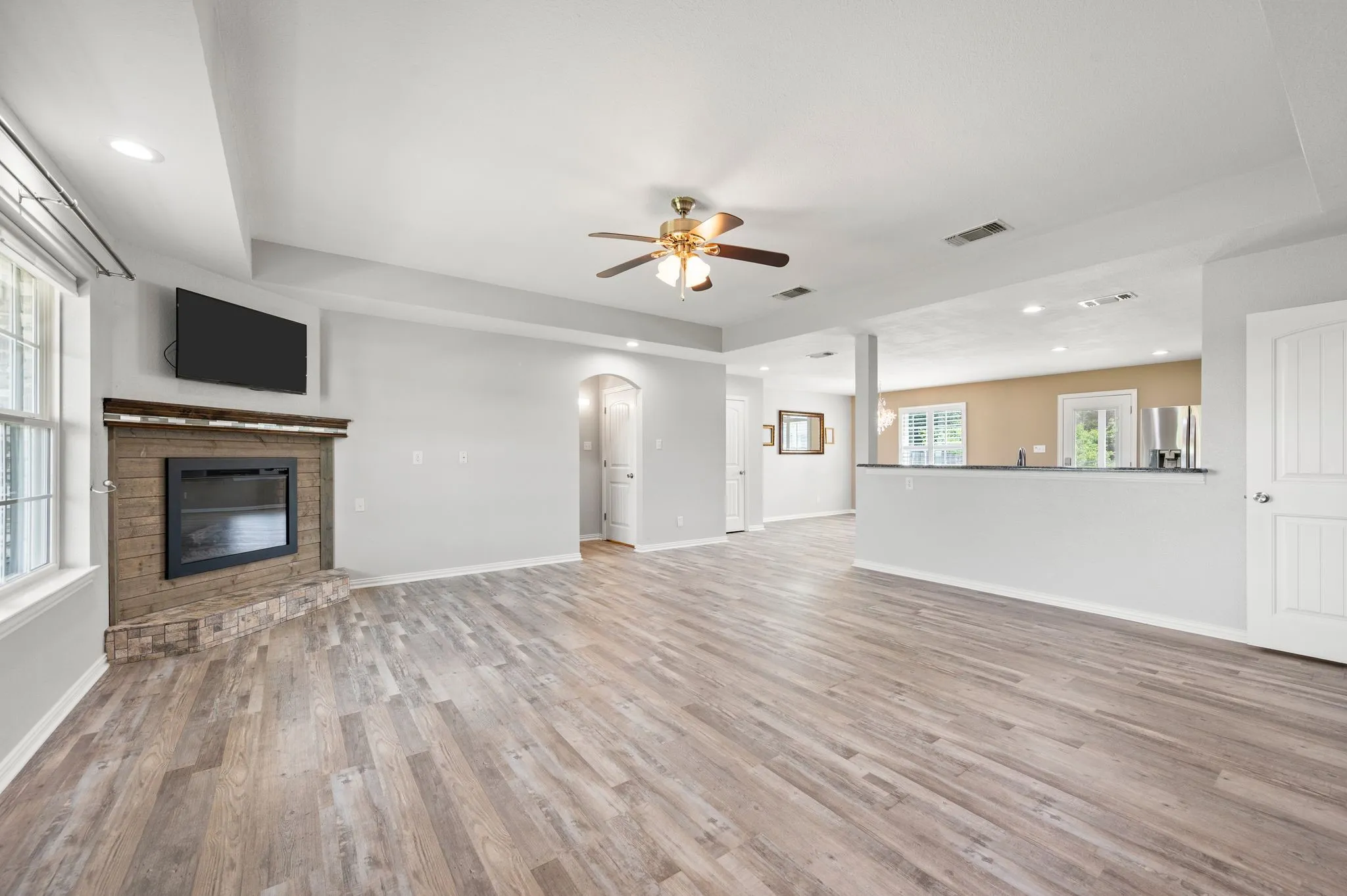 Single Family Residence For Sale in Hood County , 4000 Goliad Drive, Granbury, Texas 76048, 4 Bedroom, 2 Bathroom, 2 Garage spaces, 2,560 Sqft, built in 2016, mls#21376622, Real Estate Agent in Granbury, Homes For Sale in Hood county, Homes For Sale in Granbury, Realtor in Granbury Texas, Real Estate Brokerage Independent Realty Texas, Luminita Cordes Realtor