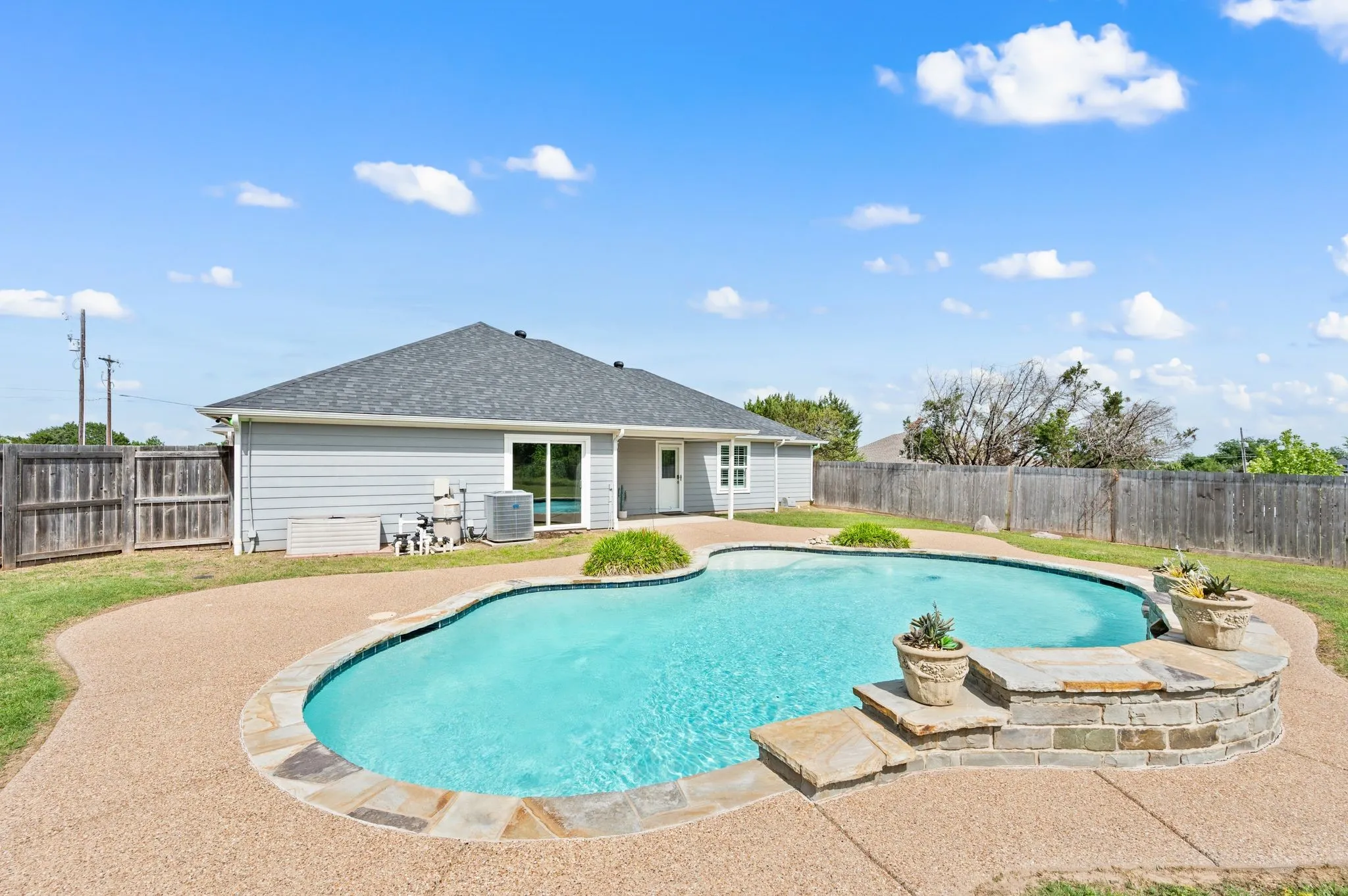 Single Family Residence For Sale in Hood County , 4000 Goliad Drive, Granbury, Texas 76048, 4 Bedroom, 2 Bathroom, 2 Garage spaces, 2,560 Sqft, built in 2016, mls#21376622, Real Estate Agent in Granbury, Homes For Sale in Hood county, Homes For Sale in Granbury, Realtor in Granbury Texas, Real Estate Brokerage Independent Realty Texas, Luminita Cordes Realtor