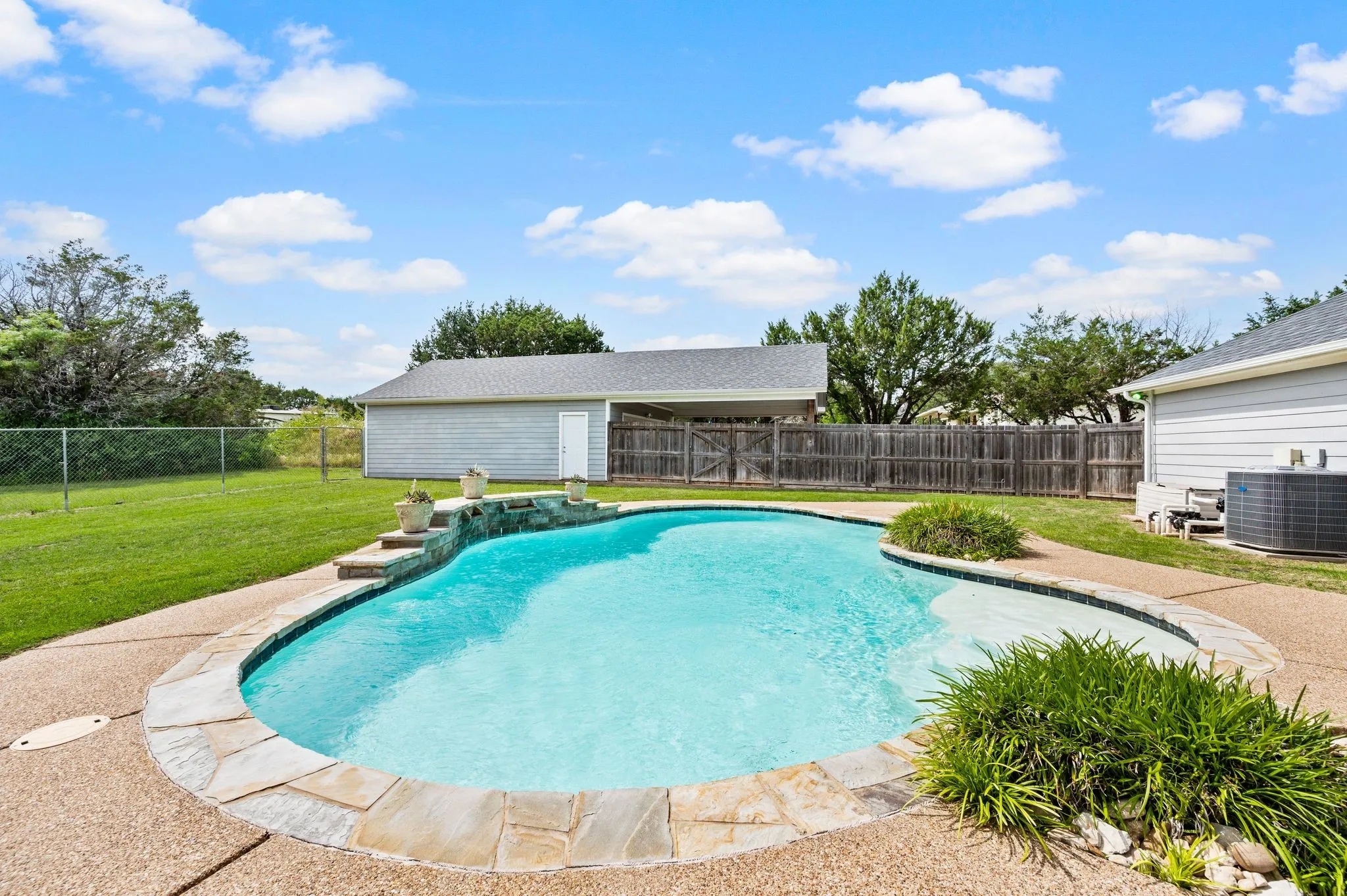 Single Family Residence For Sale in Hood County , 4000 Goliad Drive, Granbury, Texas 76048, 4 Bedroom, 2 Bathroom, 2 Garage spaces, 2,560 Sqft, built in 2016, mls#21376622, Real Estate Agent in Granbury, Homes For Sale in Hood county, Homes For Sale in Granbury, Realtor in Granbury Texas, Real Estate Brokerage Independent Realty Texas, Luminita Cordes Realtor