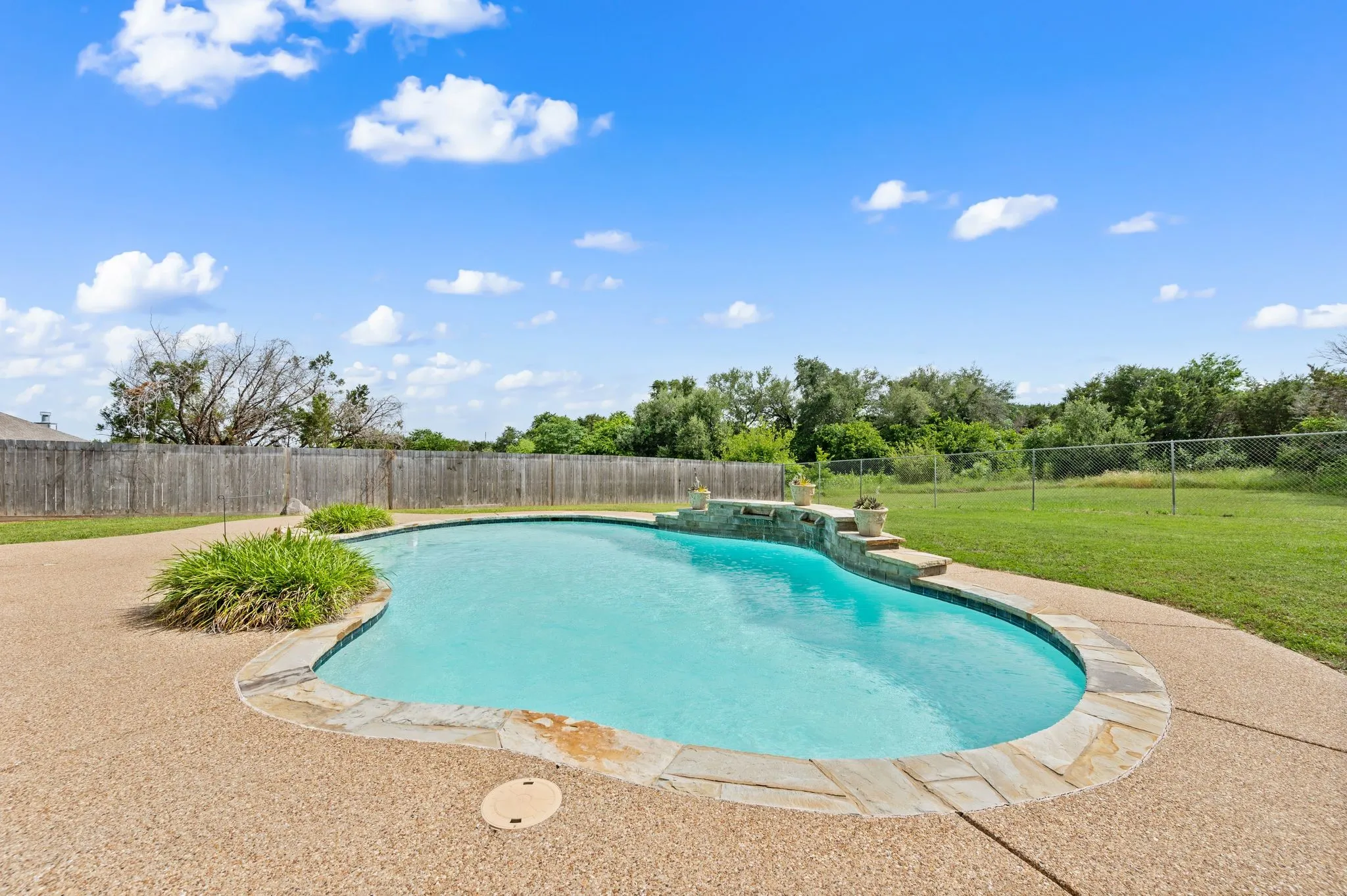 Single Family Residence For Sale in Hood County , 4000 Goliad Drive, Granbury, Texas 76048, 4 Bedroom, 2 Bathroom, 2 Garage spaces, 2,560 Sqft, built in 2016, mls#21376622, Real Estate Agent in Granbury, Homes For Sale in Hood county, Homes For Sale in Granbury, Realtor in Granbury Texas, Real Estate Brokerage Independent Realty Texas, Luminita Cordes Realtor