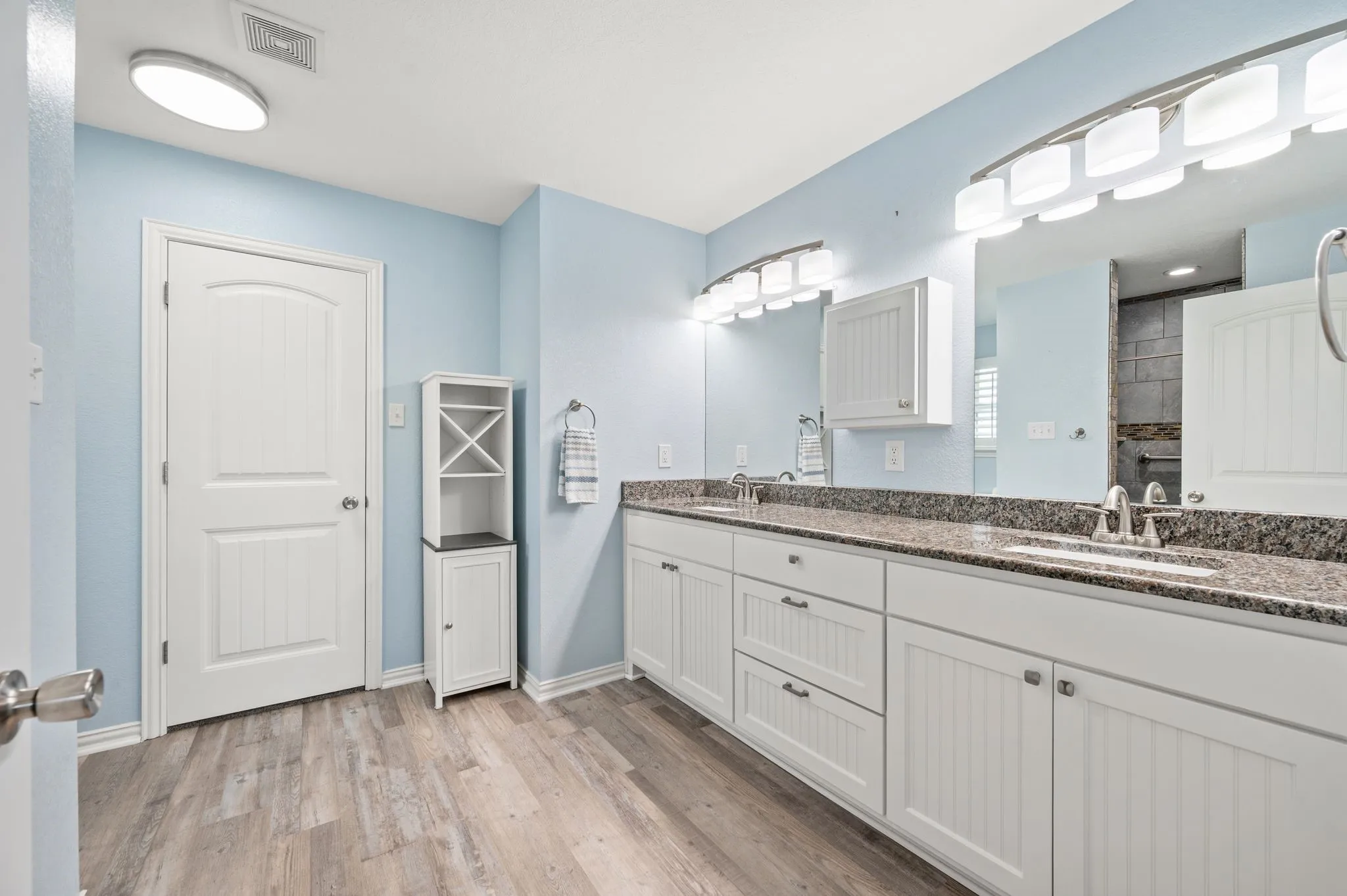 Single Family Residence For Sale in Hood County , 4000 Goliad Drive, Granbury, Texas 76048, 4 Bedroom, 2 Bathroom, 2 Garage spaces, 2,560 Sqft, built in 2016, mls#21376622, Real Estate Agent in Granbury, Homes For Sale in Hood county, Homes For Sale in Granbury, Realtor in Granbury Texas, Real Estate Brokerage Independent Realty Texas, Luminita Cordes Realtor