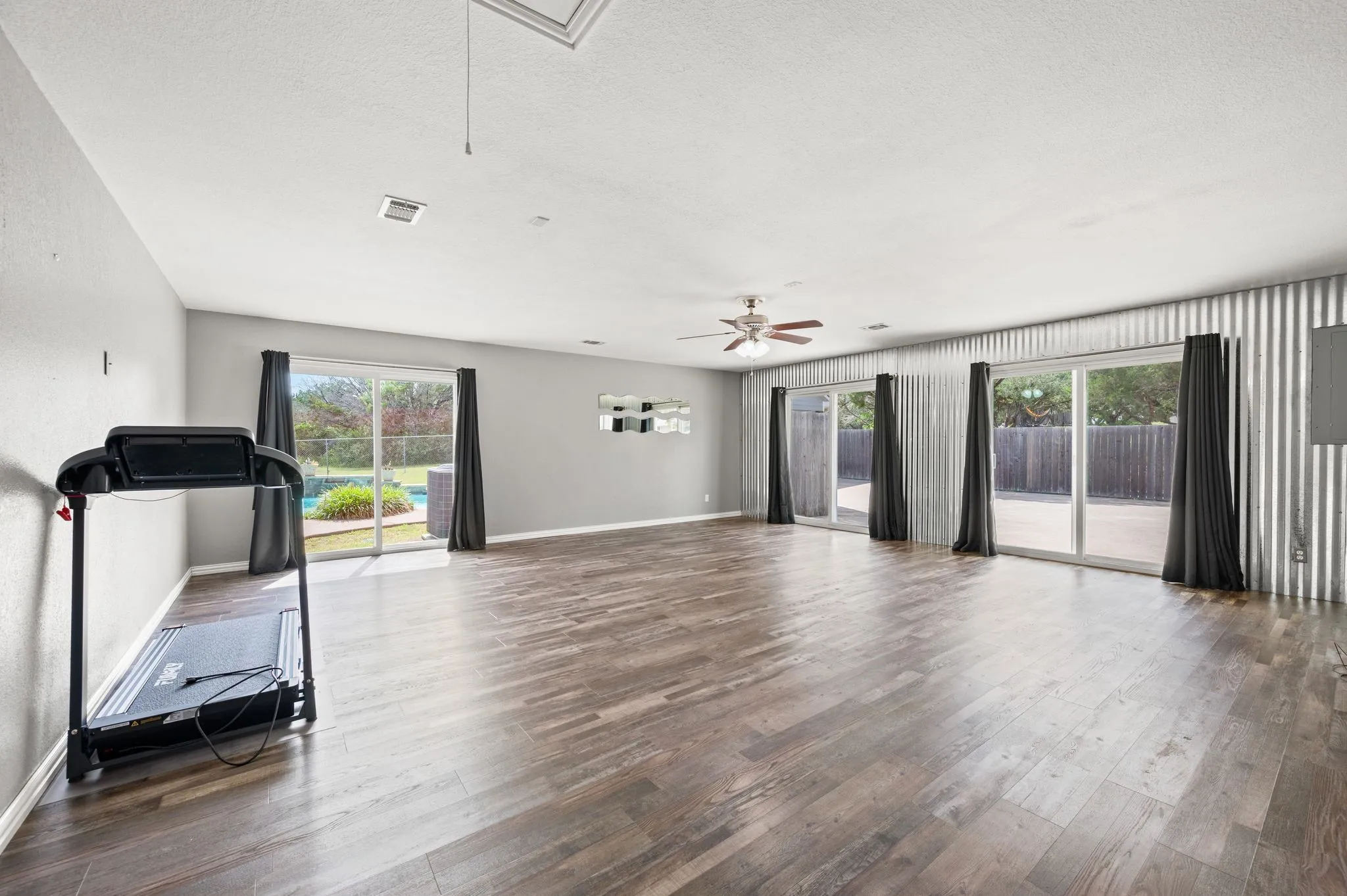 Single Family Residence For Sale in Hood County , 4000 Goliad Drive, Granbury, Texas 76048, 4 Bedroom, 2 Bathroom, 2 Garage spaces, 2,560 Sqft, built in 2016, mls#21376622, Real Estate Agent in Granbury, Homes For Sale in Hood county, Homes For Sale in Granbury, Realtor in Granbury Texas, Real Estate Brokerage Independent Realty Texas, Luminita Cordes Realtor