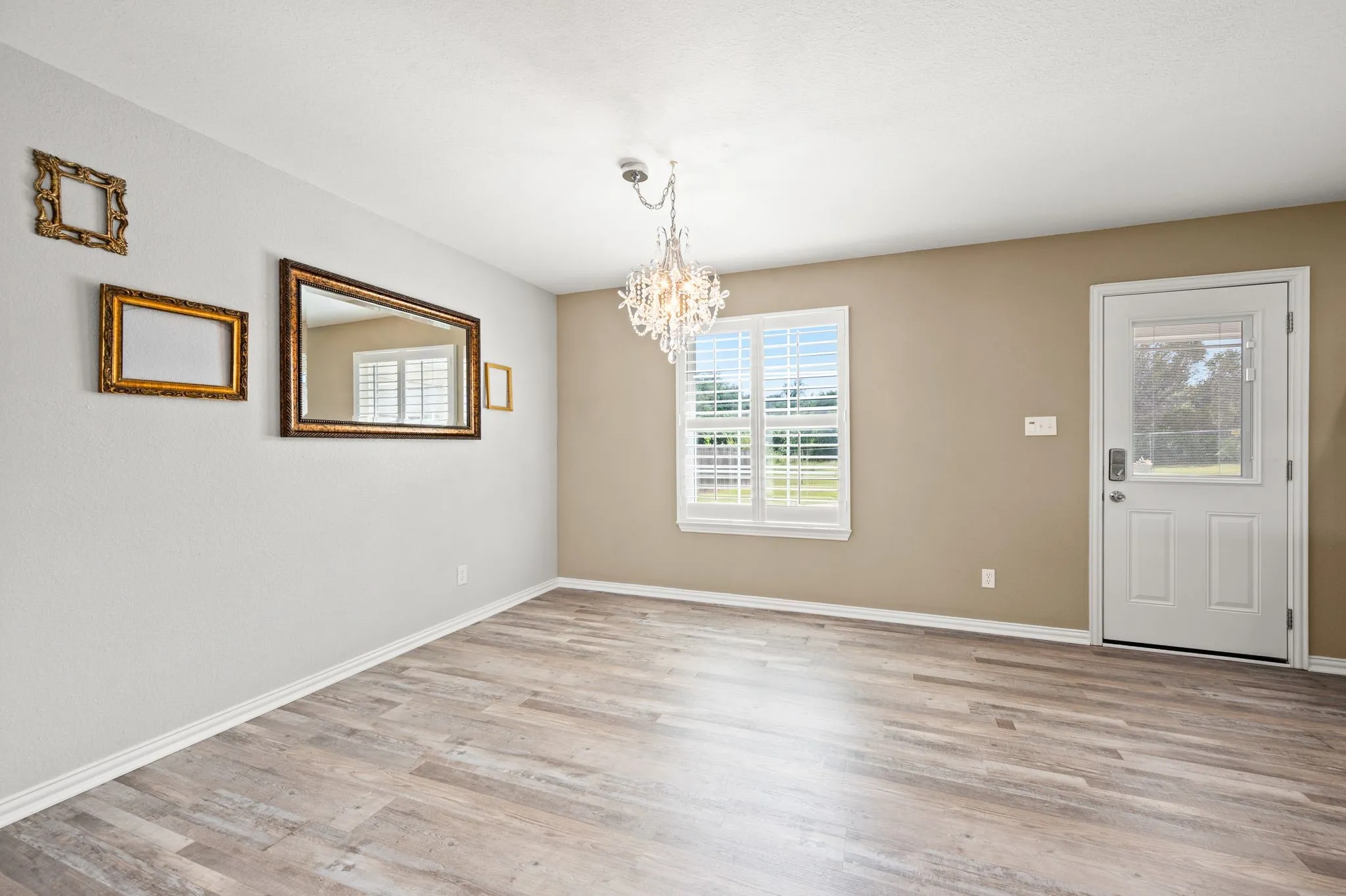 Single Family Residence For Sale in Hood County , 4000 Goliad Drive, Granbury, Texas 76048, 4 Bedroom, 2 Bathroom, 2 Garage spaces, 2,560 Sqft, built in 2016, mls#21376622, Real Estate Agent in Granbury, Homes For Sale in Hood county, Homes For Sale in Granbury, Realtor in Granbury Texas, Real Estate Brokerage Independent Realty Texas, Luminita Cordes Realtor