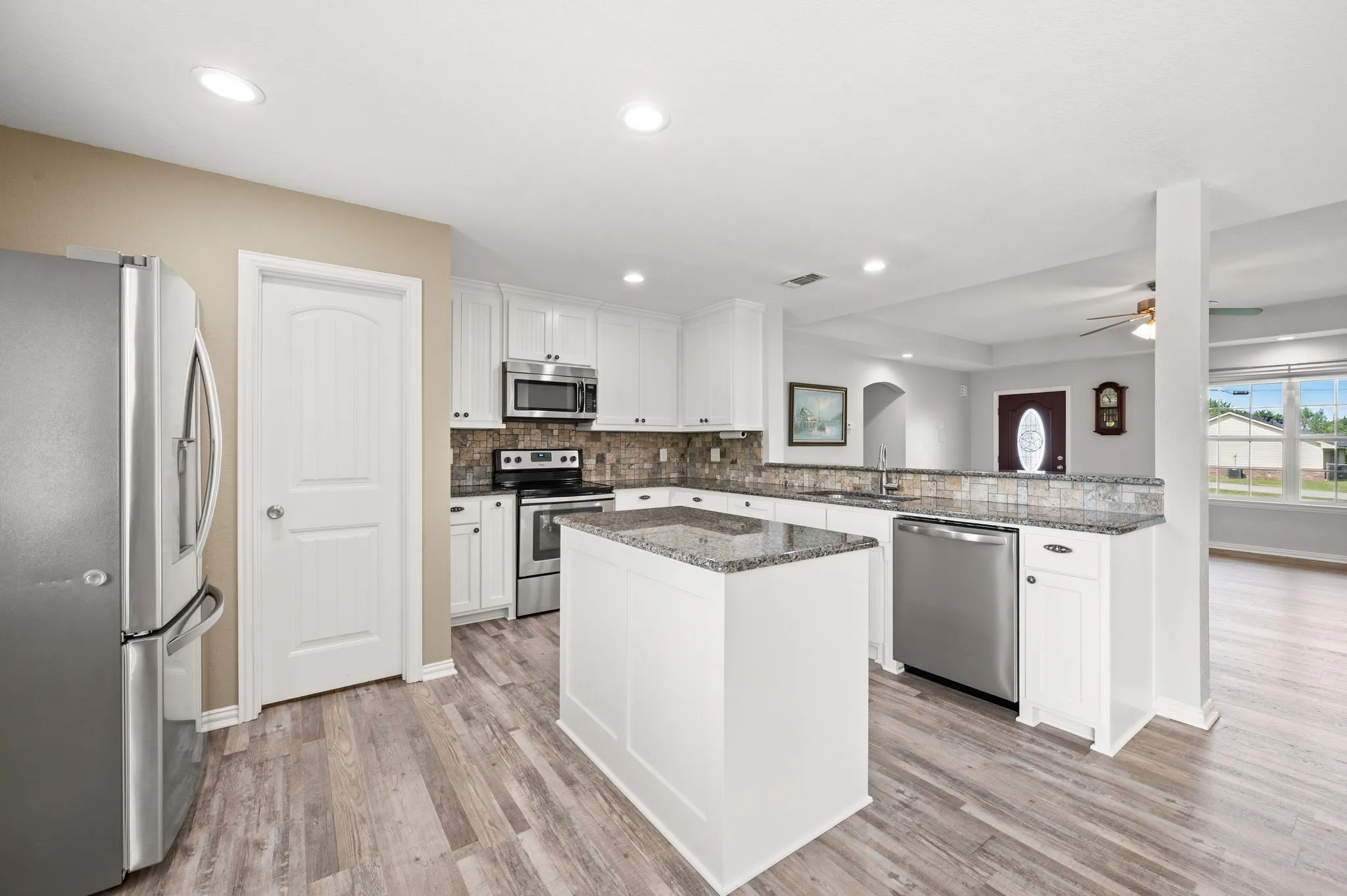 Single Family Residence For Sale in Hood County , 4000 Goliad Drive, Granbury, Texas 76048, 4 Bedroom, 2 Bathroom, 2 Garage spaces, 2,560 Sqft, built in 2016, mls#21376622, Real Estate Agent in Granbury, Homes For Sale in Hood county, Homes For Sale in Granbury, Realtor in Granbury Texas, Real Estate Brokerage Independent Realty Texas, Luminita Cordes Realtor