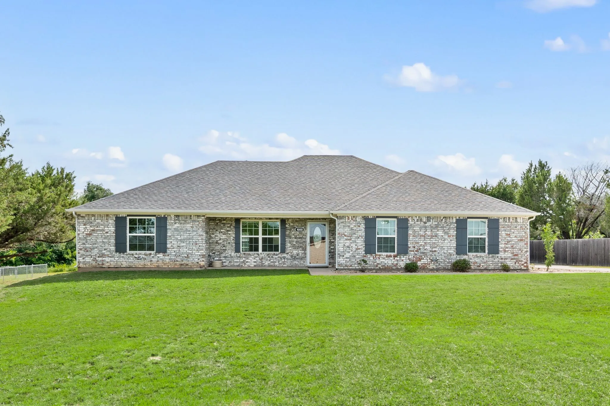 Single Family Residence For Sale in Hood County , 4000 Goliad Drive, Granbury, Texas 76048, 4 Bedroom, 2 Bathroom, 2 Garage spaces, 2,560 Sqft, built in 2016, mls#21376622, Real Estate Agent in Granbury, Homes For Sale in Hood county, Homes For Sale in Granbury, Realtor in Granbury Texas, Real Estate Brokerage Independent Realty Texas, Luminita Cordes Realtor