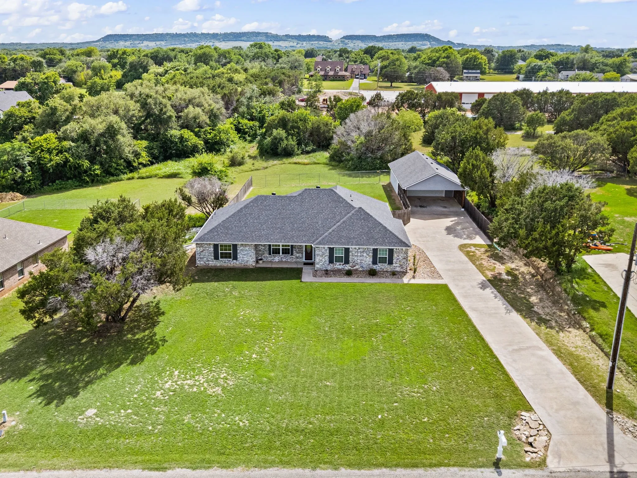 Single Family Residence For Sale in Hood County , 4000 Goliad Drive, Granbury, Texas 76048, 4 Bedroom, 2 Bathroom, 2 Garage spaces, 2,560 Sqft, built in 2016, mls#21376622, Real Estate Agent in Granbury, Homes For Sale in Hood county, Homes For Sale in Granbury, Realtor in Granbury Texas, Real Estate Brokerage Independent Realty Texas, Luminita Cordes Realtor