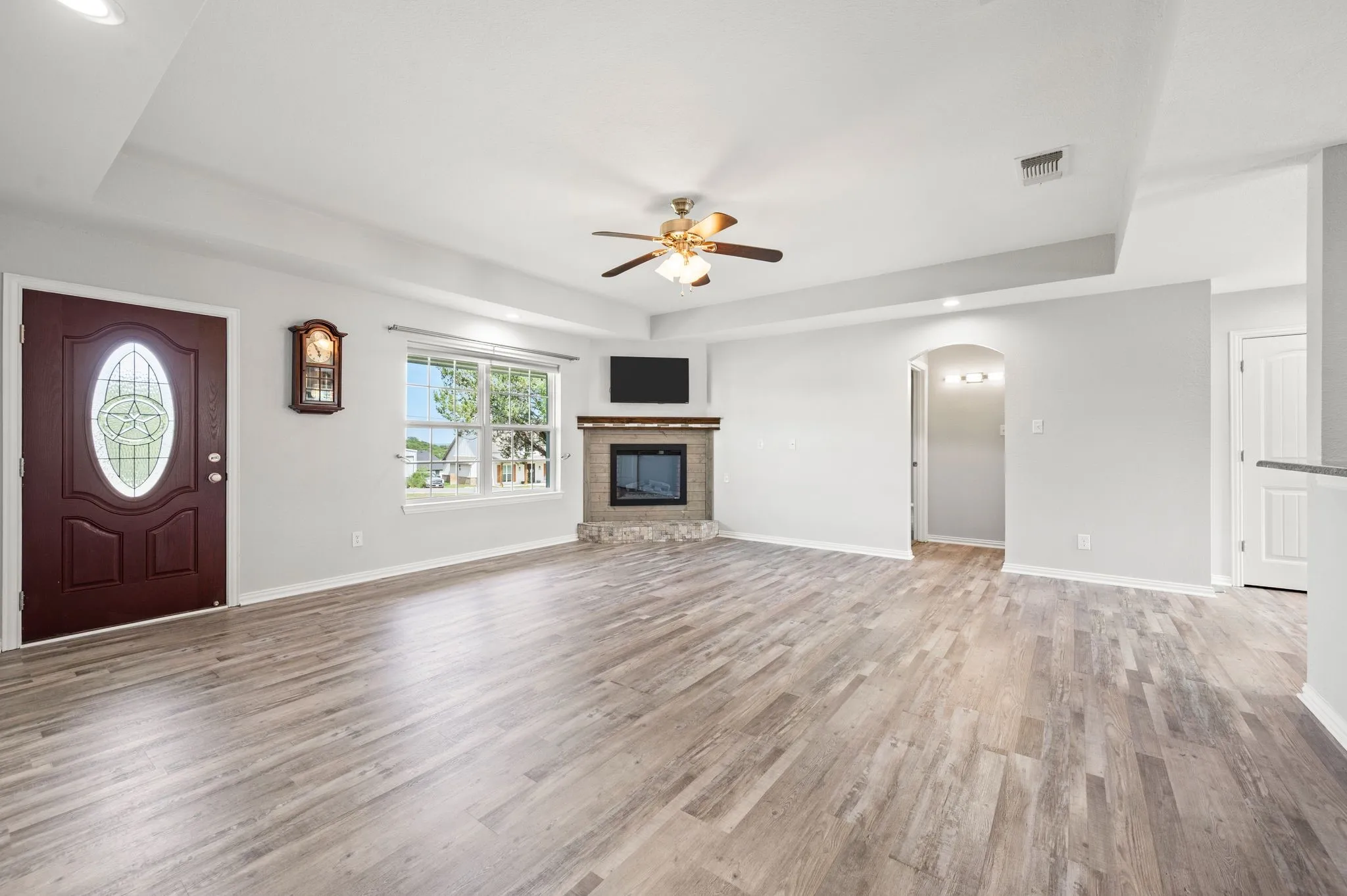 Single Family Residence For Sale in Hood County , 4000 Goliad Drive, Granbury, Texas 76048, 4 Bedroom, 2 Bathroom, 2 Garage spaces, 2,560 Sqft, built in 2016, mls#21376622, Real Estate Agent in Granbury, Homes For Sale in Hood county, Homes For Sale in Granbury, Realtor in Granbury Texas, Real Estate Brokerage Independent Realty Texas, Luminita Cordes Realtor