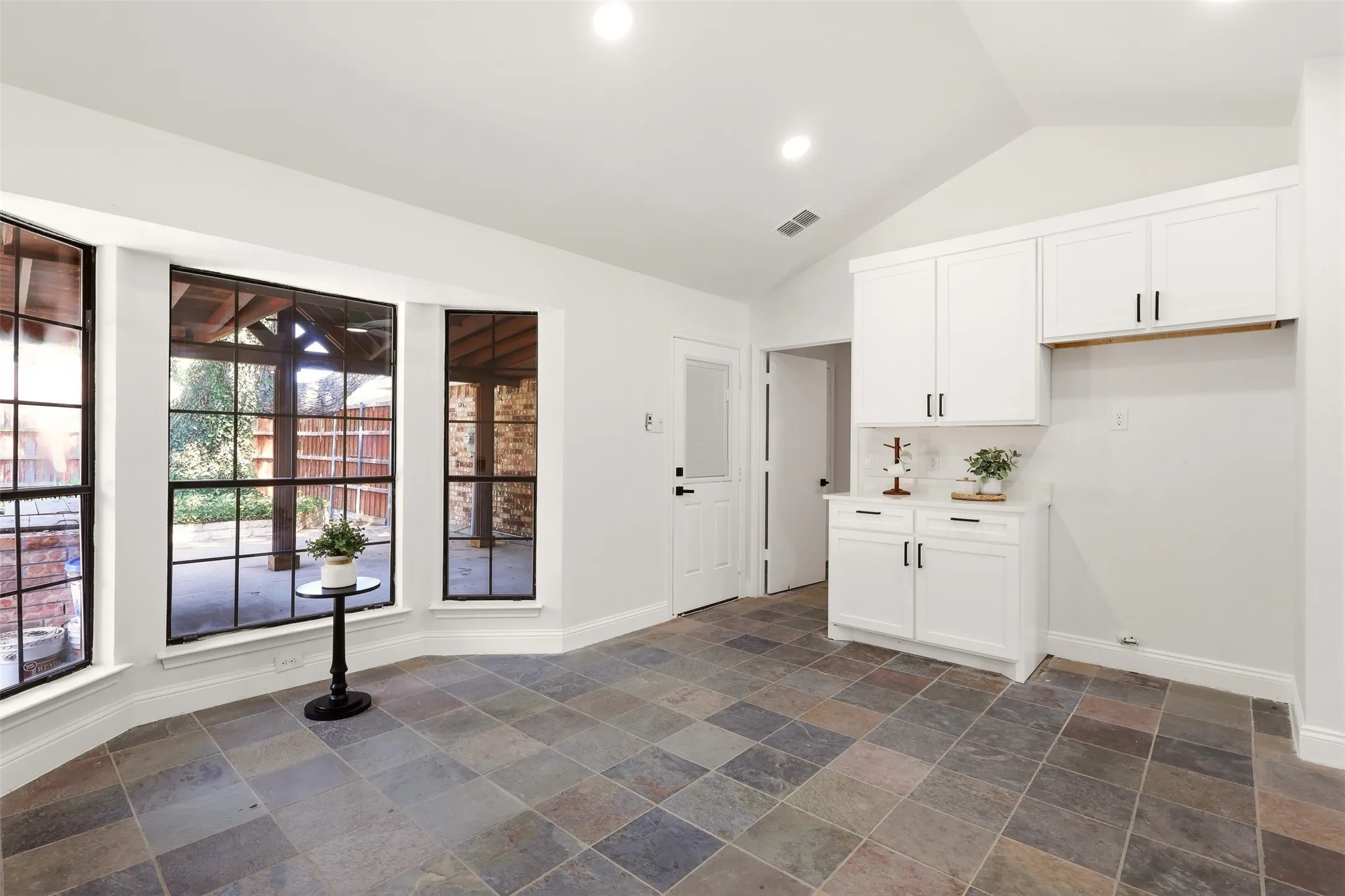 Single Family Residence For Sale in Dallas County , 4109 Tracey Trail, Rowlett, Texas 75088, 3 Bedroom, 2 Bathroom, 2 Garage spaces, 1,914 Sqft, built in 1984, mls#21372164, Real Estate Agent in Rowlett, Homes For Sale in Dallas county, Homes For Sale in Rowlett, Realtor in Rowlett Texas, Real Estate Brokerage Independent Realty Texas, Luminita Cordes Realtor
