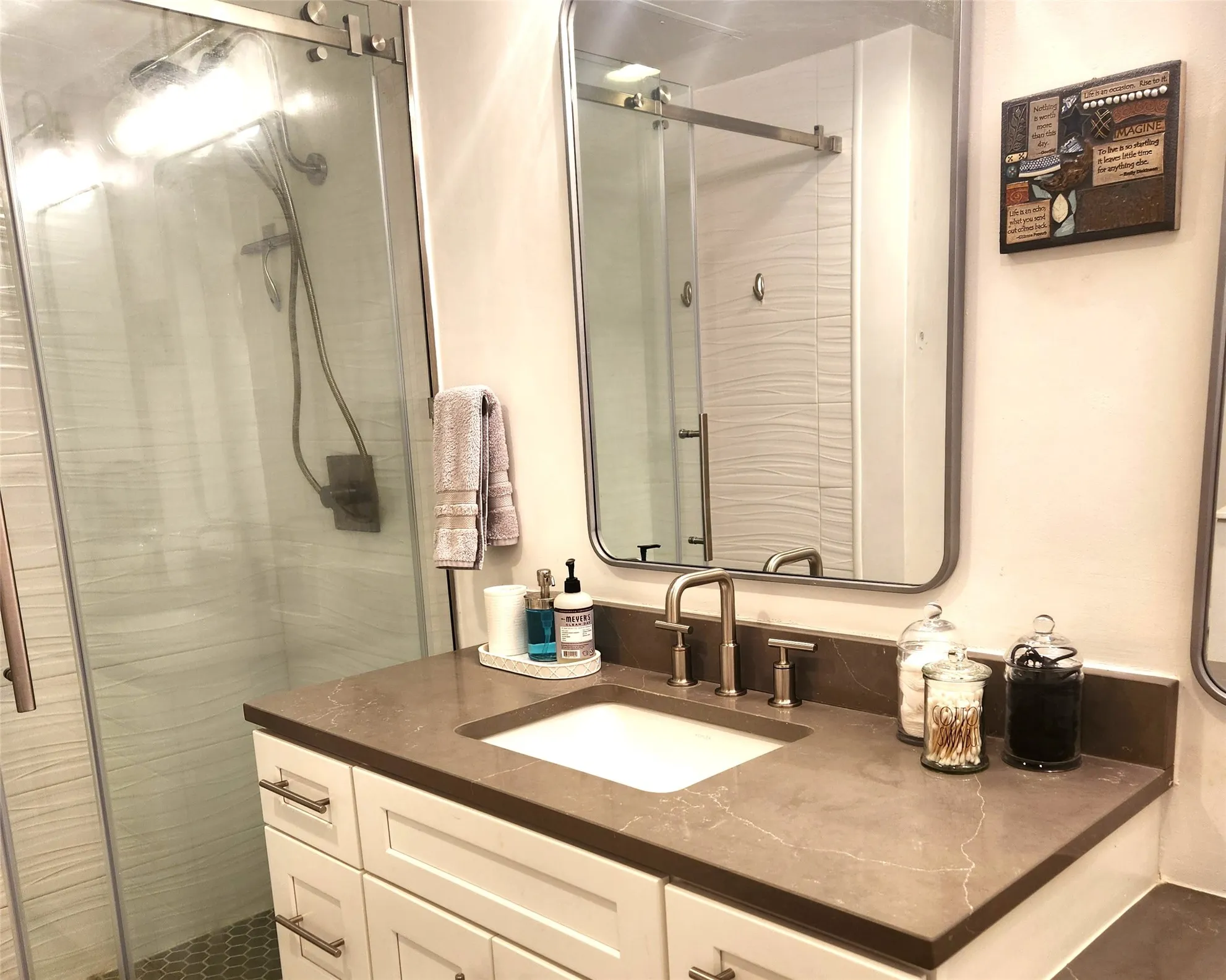 Condominium For Sale in Dallas County , 3940 Hawthorne Avenue 6, Dallas, Texas 75219, 1 Bedroom, 2 Bathroom, Garage spaces, 841 Sqft, built in 1983, mls#21375180, Real Estate Agent in Dallas, Homes For Sale in Dallas county, Homes For Sale in Dallas, Realtor in Dallas Texas, Real Estate Brokerage Independent Realty Texas, Luminita Cordes Realtor