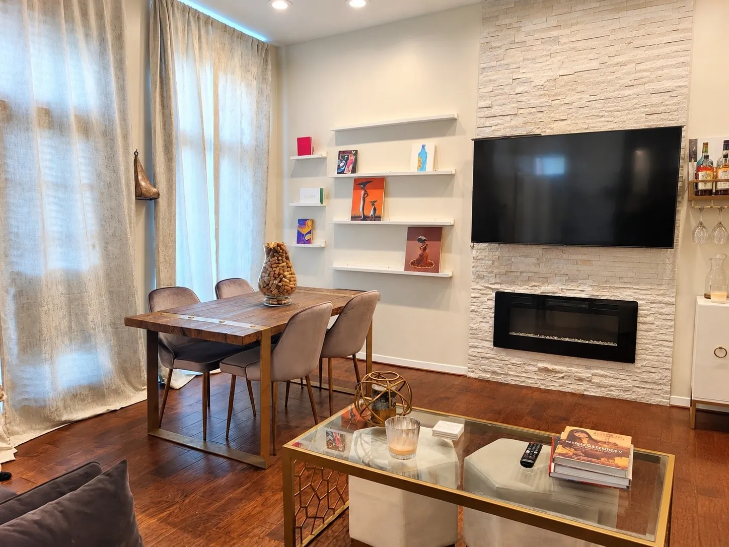 Condominium For Sale in Dallas County , 3940 Hawthorne Avenue 6, Dallas, Texas 75219, 1 Bedroom, 2 Bathroom, Garage spaces, 841 Sqft, built in 1983, mls#21375180, Real Estate Agent in Dallas, Homes For Sale in Dallas county, Homes For Sale in Dallas, Realtor in Dallas Texas, Real Estate Brokerage Independent Realty Texas, Luminita Cordes Realtor