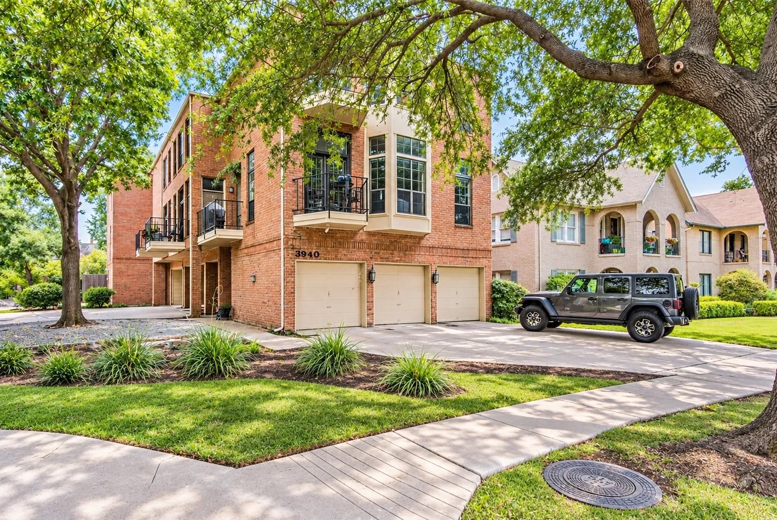 Condominium For Sale in Dallas County , 3940 Hawthorne Avenue 6, Dallas, Texas 75219, 1 Bedroom, 2 Bathroom, Garage spaces, 841 Sqft, built in 1983, mls#21375180, Real Estate Agent in Dallas, Homes For Sale in Dallas county, Homes For Sale in Dallas, Realtor in Dallas Texas, Real Estate Brokerage Independent Realty Texas, Luminita Cordes Realtor