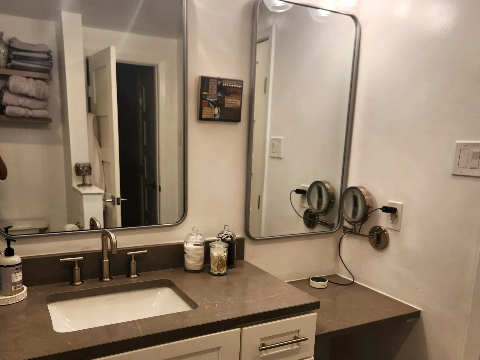 Condominium For Sale in Dallas County , 3940 Hawthorne Avenue 6, Dallas, Texas 75219, 1 Bedroom, 2 Bathroom, Garage spaces, 841 Sqft, built in 1983, mls#21375180, Real Estate Agent in Dallas, Homes For Sale in Dallas county, Homes For Sale in Dallas, Realtor in Dallas Texas, Real Estate Brokerage Independent Realty Texas, Luminita Cordes Realtor