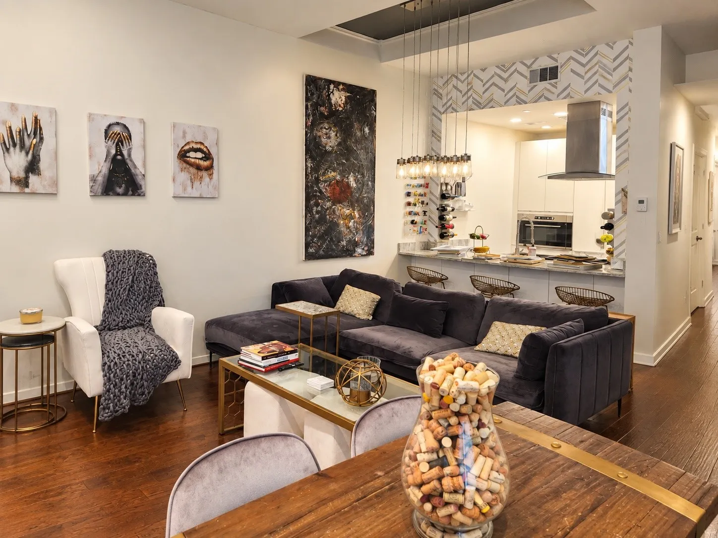 Condominium For Sale in Dallas County , 3940 Hawthorne Avenue 6, Dallas, Texas 75219, 1 Bedroom, 2 Bathroom, Garage spaces, 841 Sqft, built in 1983, mls#21375180, Real Estate Agent in Dallas, Homes For Sale in Dallas county, Homes For Sale in Dallas, Realtor in Dallas Texas, Real Estate Brokerage Independent Realty Texas, Luminita Cordes Realtor
