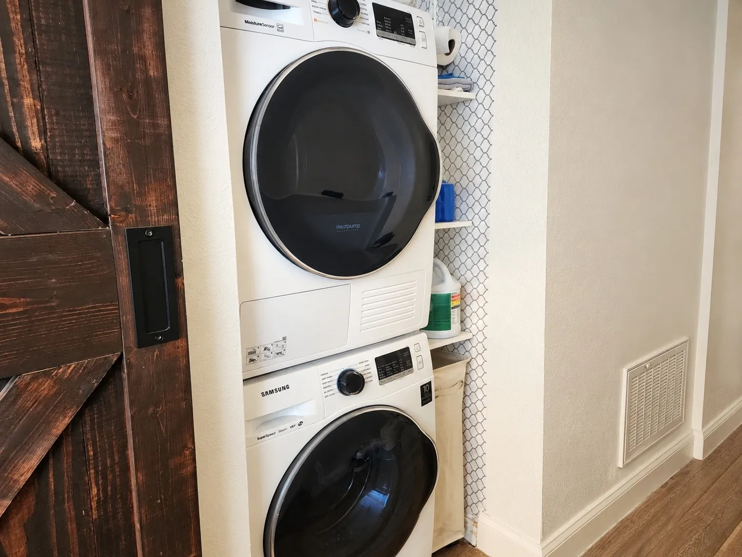 Condominium For Sale in Dallas County , 3940 Hawthorne Avenue 6, Dallas, Texas 75219, 1 Bedroom, 2 Bathroom, Garage spaces, 841 Sqft, built in 1983, mls#21375180, Real Estate Agent in Dallas, Homes For Sale in Dallas county, Homes For Sale in Dallas, Realtor in Dallas Texas, Real Estate Brokerage Independent Realty Texas, Luminita Cordes Realtor