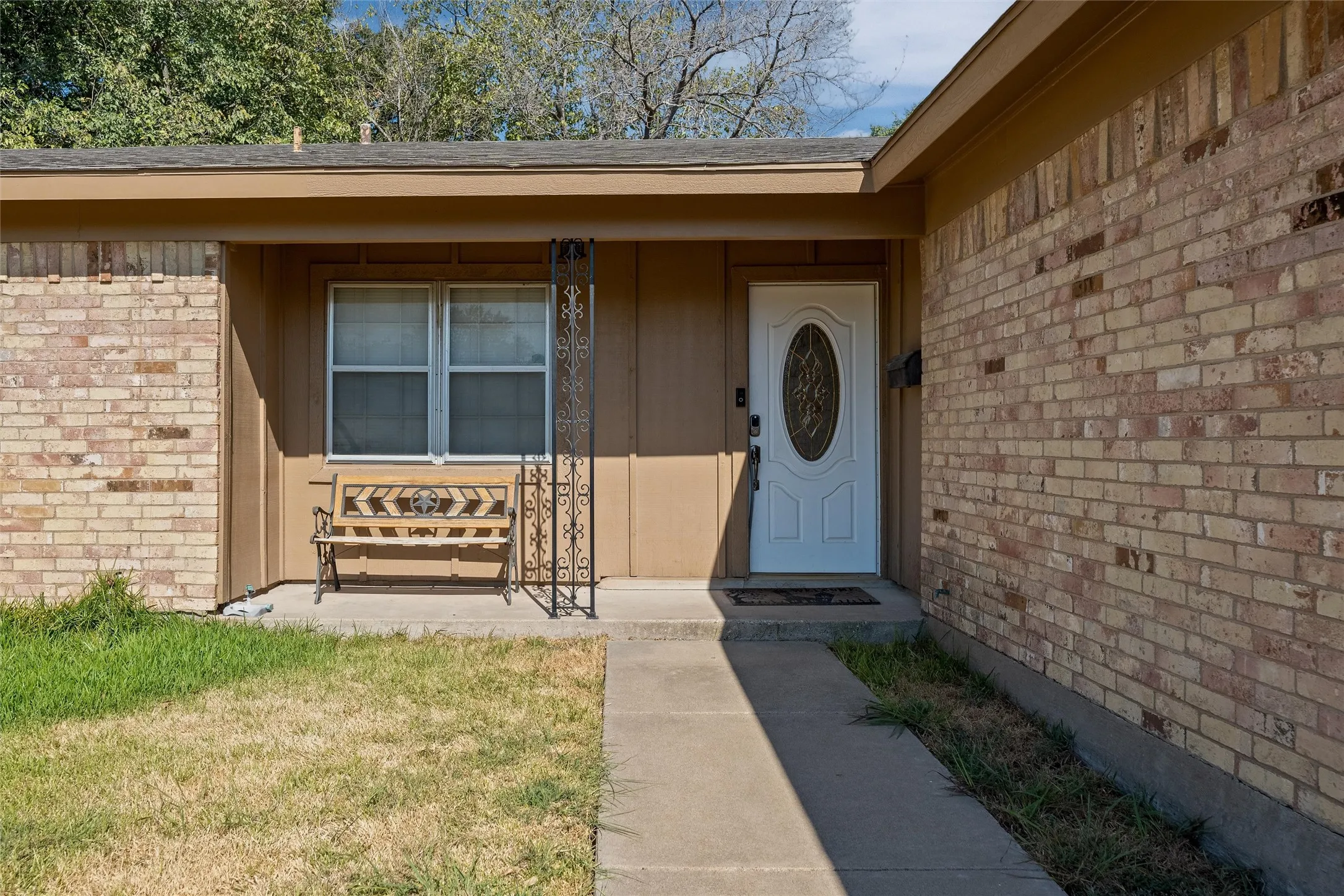 Single Family Residence For Sale in Tarrant County , 800 Ruidoso Drive, Saginaw, Texas 76179, 4 Bedroom, 2 Bathroom, Garage spaces, 2,038 Sqft, built in 1970, mls#21376926, Real Estate Agent in Saginaw, Homes For Sale in Tarrant county, Homes For Sale in Saginaw, Realtor in Saginaw Texas, Real Estate Brokerage Independent Realty Texas, Luminita Cordes Realtor