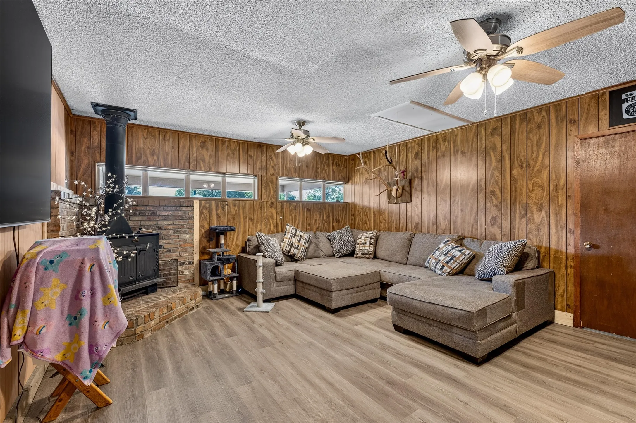 Single Family Residence For Sale in Tarrant County , 800 Ruidoso Drive, Saginaw, Texas 76179, 4 Bedroom, 2 Bathroom, Garage spaces, 2,038 Sqft, built in 1970, mls#21376926, Real Estate Agent in Saginaw, Homes For Sale in Tarrant county, Homes For Sale in Saginaw, Realtor in Saginaw Texas, Real Estate Brokerage Independent Realty Texas, Luminita Cordes Realtor