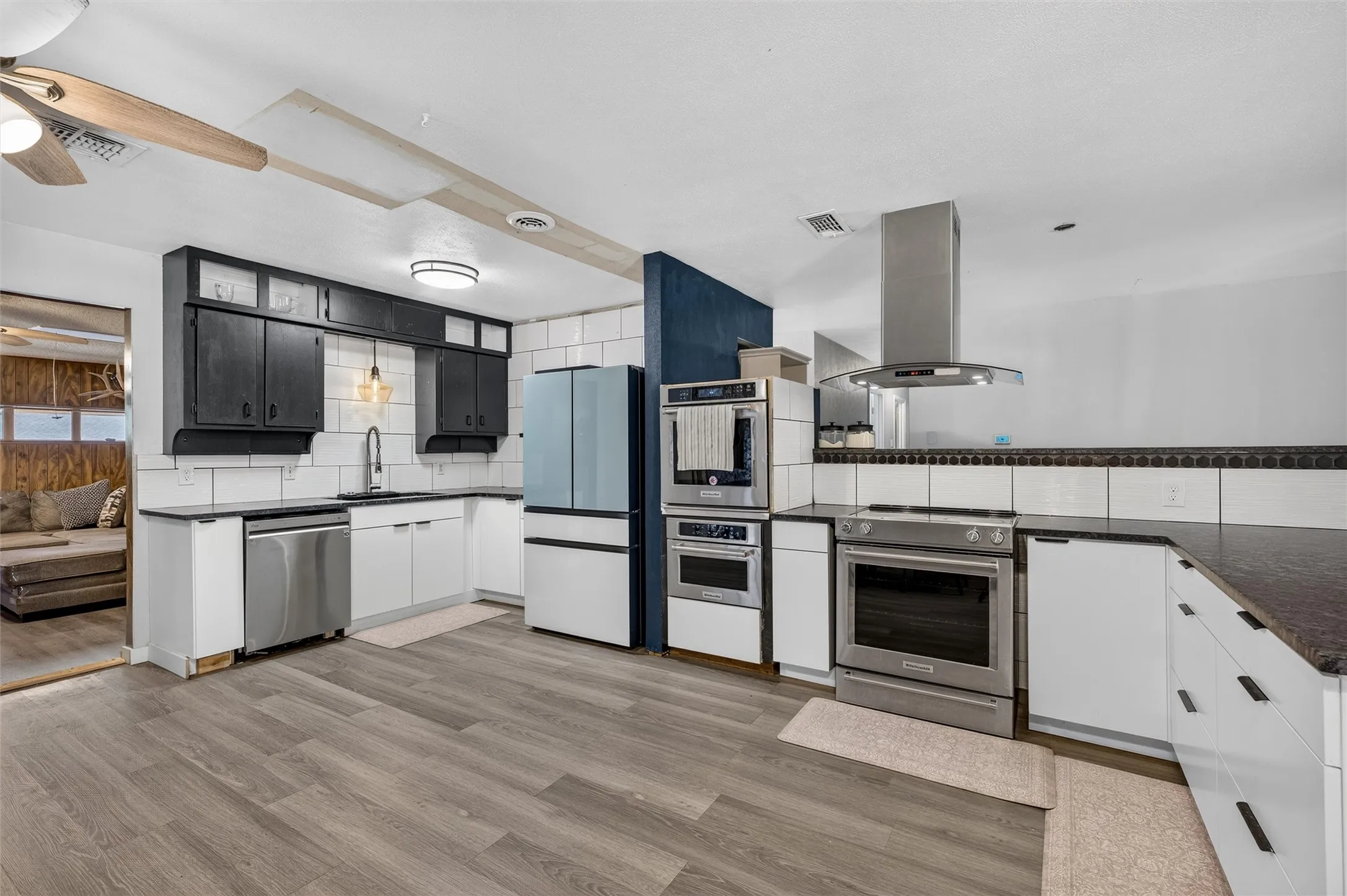 Single Family Residence For Sale in Tarrant County , 800 Ruidoso Drive, Saginaw, Texas 76179, 4 Bedroom, 2 Bathroom, Garage spaces, 2,038 Sqft, built in 1970, mls#21376926, Real Estate Agent in Saginaw, Homes For Sale in Tarrant county, Homes For Sale in Saginaw, Realtor in Saginaw Texas, Real Estate Brokerage Independent Realty Texas, Luminita Cordes Realtor