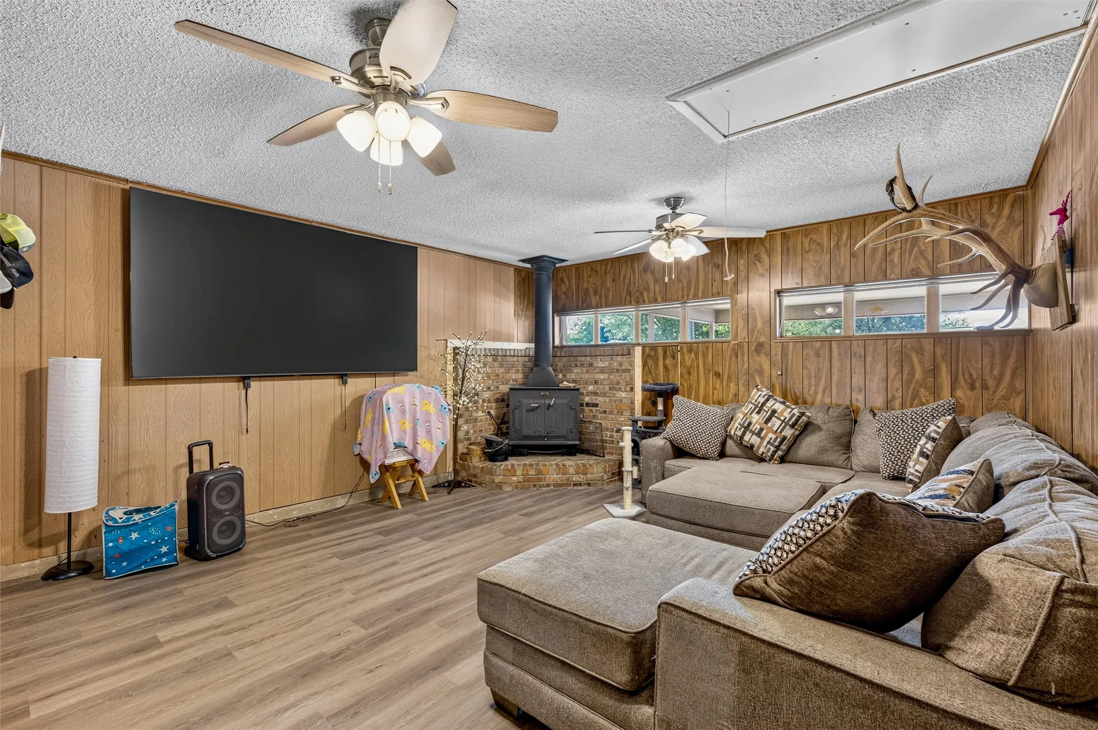 Single Family Residence For Sale in Tarrant County , 800 Ruidoso Drive, Saginaw, Texas 76179, 4 Bedroom, 2 Bathroom, Garage spaces, 2,038 Sqft, built in 1970, mls#21376926, Real Estate Agent in Saginaw, Homes For Sale in Tarrant county, Homes For Sale in Saginaw, Realtor in Saginaw Texas, Real Estate Brokerage Independent Realty Texas, Luminita Cordes Realtor