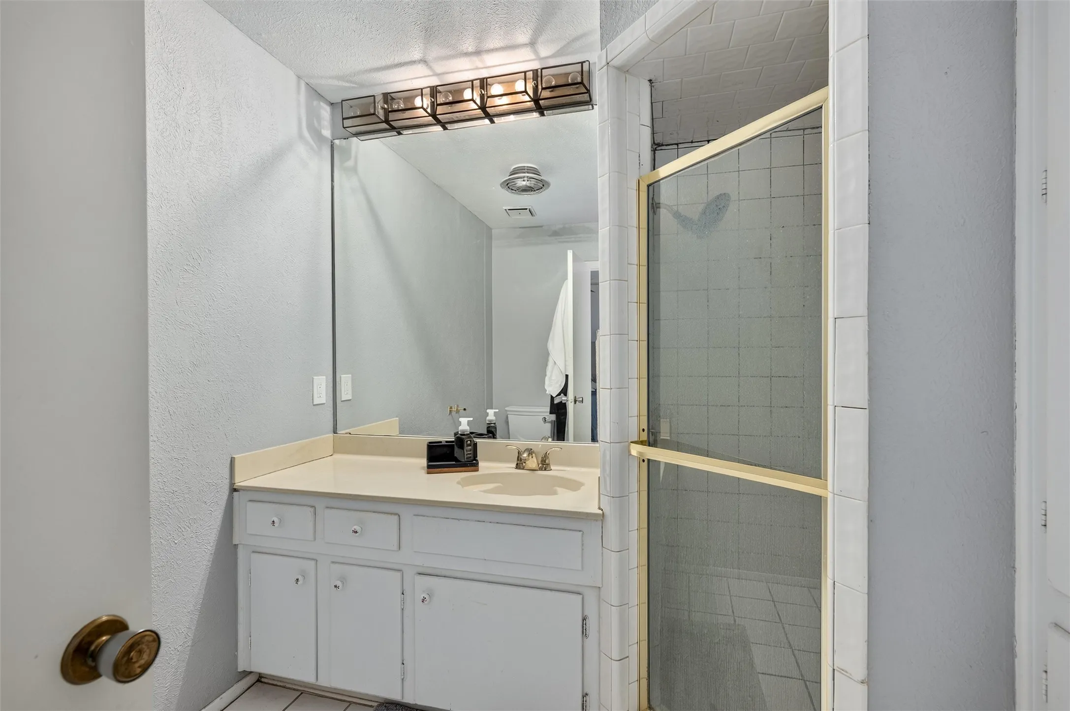 Single Family Residence For Sale in Tarrant County , 800 Ruidoso Drive, Saginaw, Texas 76179, 4 Bedroom, 2 Bathroom, Garage spaces, 2,038 Sqft, built in 1970, mls#21376926, Real Estate Agent in Saginaw, Homes For Sale in Tarrant county, Homes For Sale in Saginaw, Realtor in Saginaw Texas, Real Estate Brokerage Independent Realty Texas, Luminita Cordes Realtor