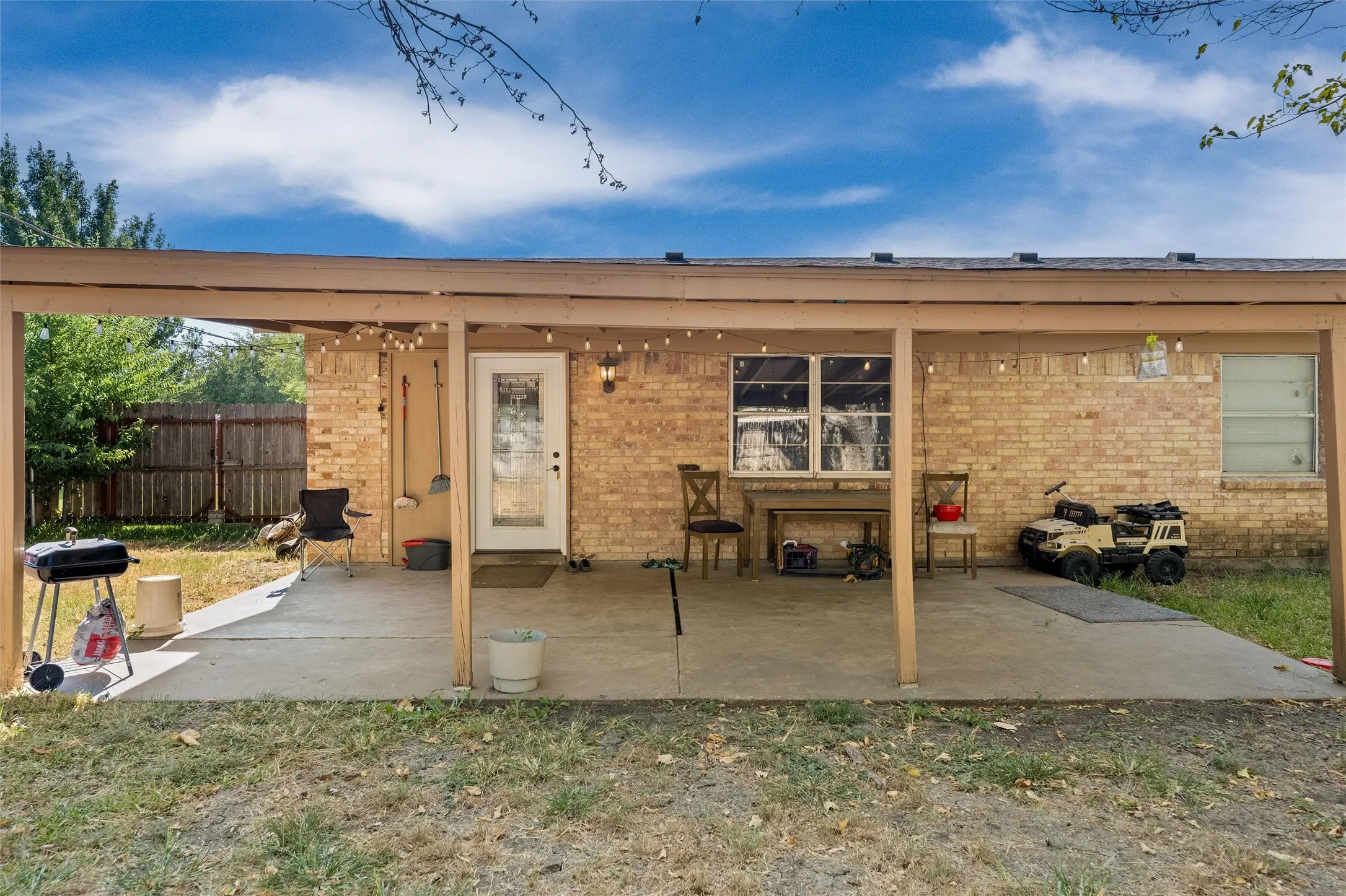 Single Family Residence For Sale in Tarrant County , 800 Ruidoso Drive, Saginaw, Texas 76179, 4 Bedroom, 2 Bathroom, Garage spaces, 2,038 Sqft, built in 1970, mls#21376926, Real Estate Agent in Saginaw, Homes For Sale in Tarrant county, Homes For Sale in Saginaw, Realtor in Saginaw Texas, Real Estate Brokerage Independent Realty Texas, Luminita Cordes Realtor