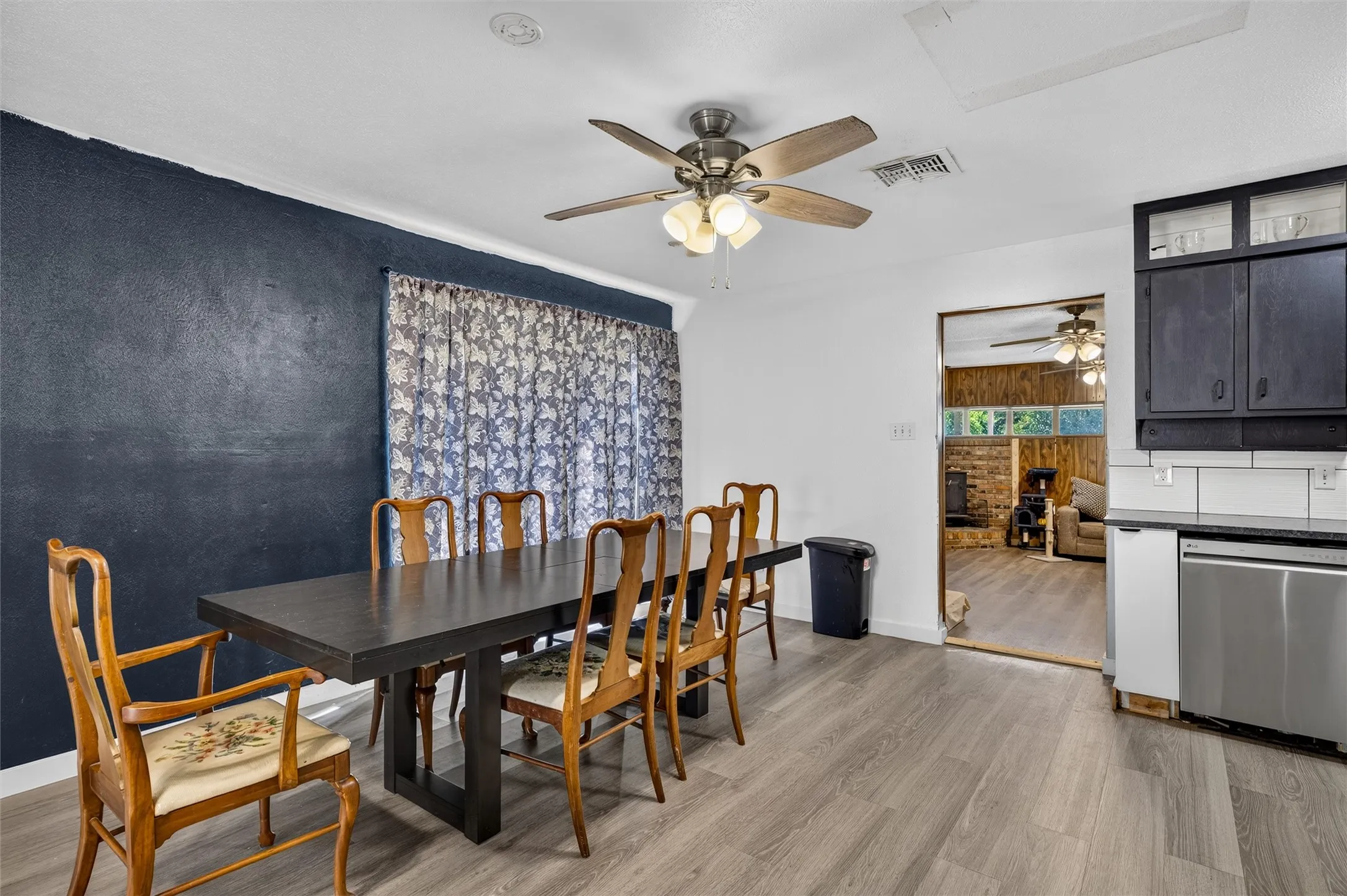 Single Family Residence For Sale in Tarrant County , 800 Ruidoso Drive, Saginaw, Texas 76179, 4 Bedroom, 2 Bathroom, Garage spaces, 2,038 Sqft, built in 1970, mls#21376926, Real Estate Agent in Saginaw, Homes For Sale in Tarrant county, Homes For Sale in Saginaw, Realtor in Saginaw Texas, Real Estate Brokerage Independent Realty Texas, Luminita Cordes Realtor