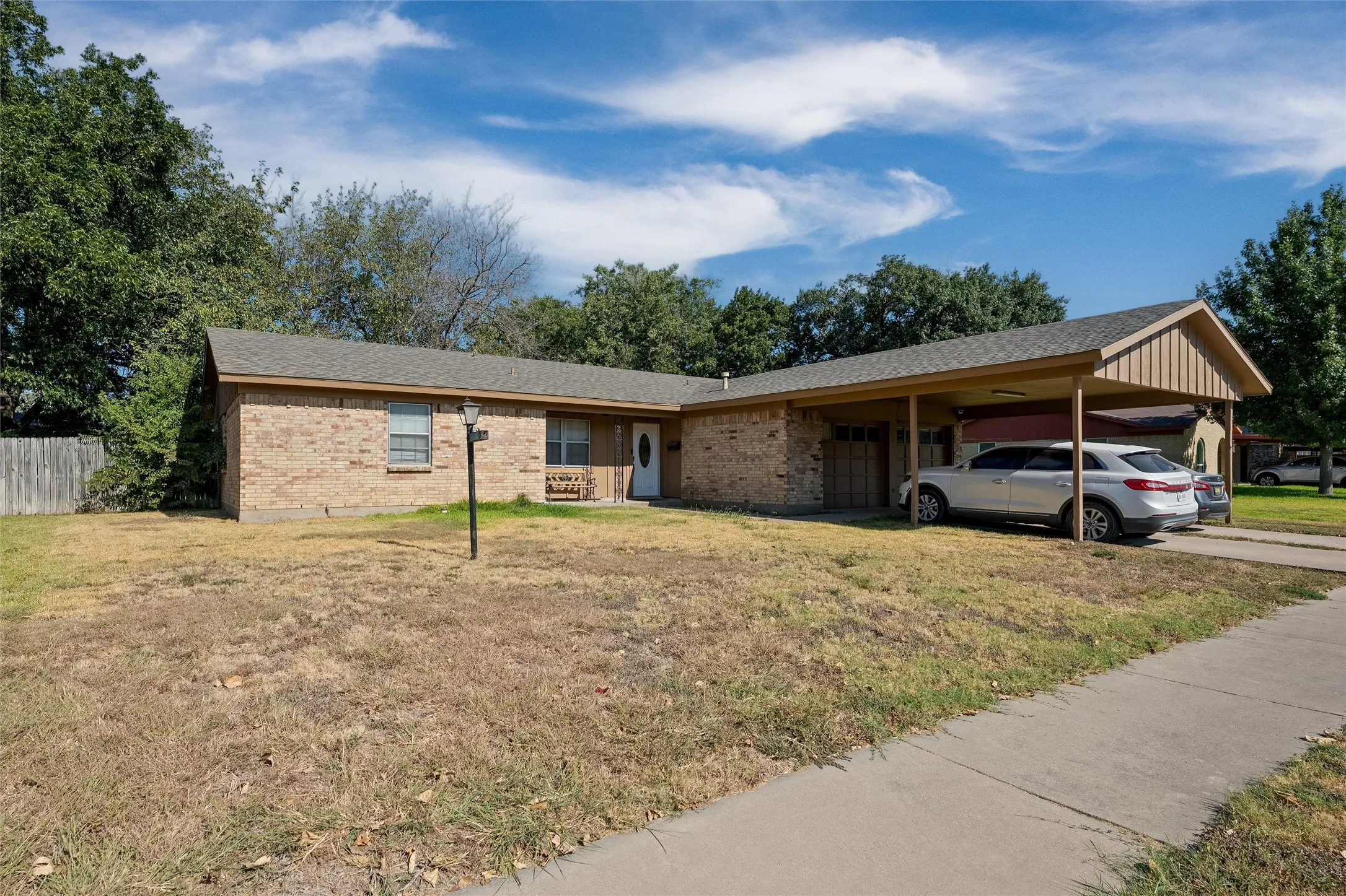 Single Family Residence For Sale in Tarrant County , 800 Ruidoso Drive, Saginaw, Texas 76179, 4 Bedroom, 2 Bathroom, Garage spaces, 2,038 Sqft, built in 1970, mls#21376926, Real Estate Agent in Saginaw, Homes For Sale in Tarrant county, Homes For Sale in Saginaw, Realtor in Saginaw Texas, Real Estate Brokerage Independent Realty Texas, Luminita Cordes Realtor
