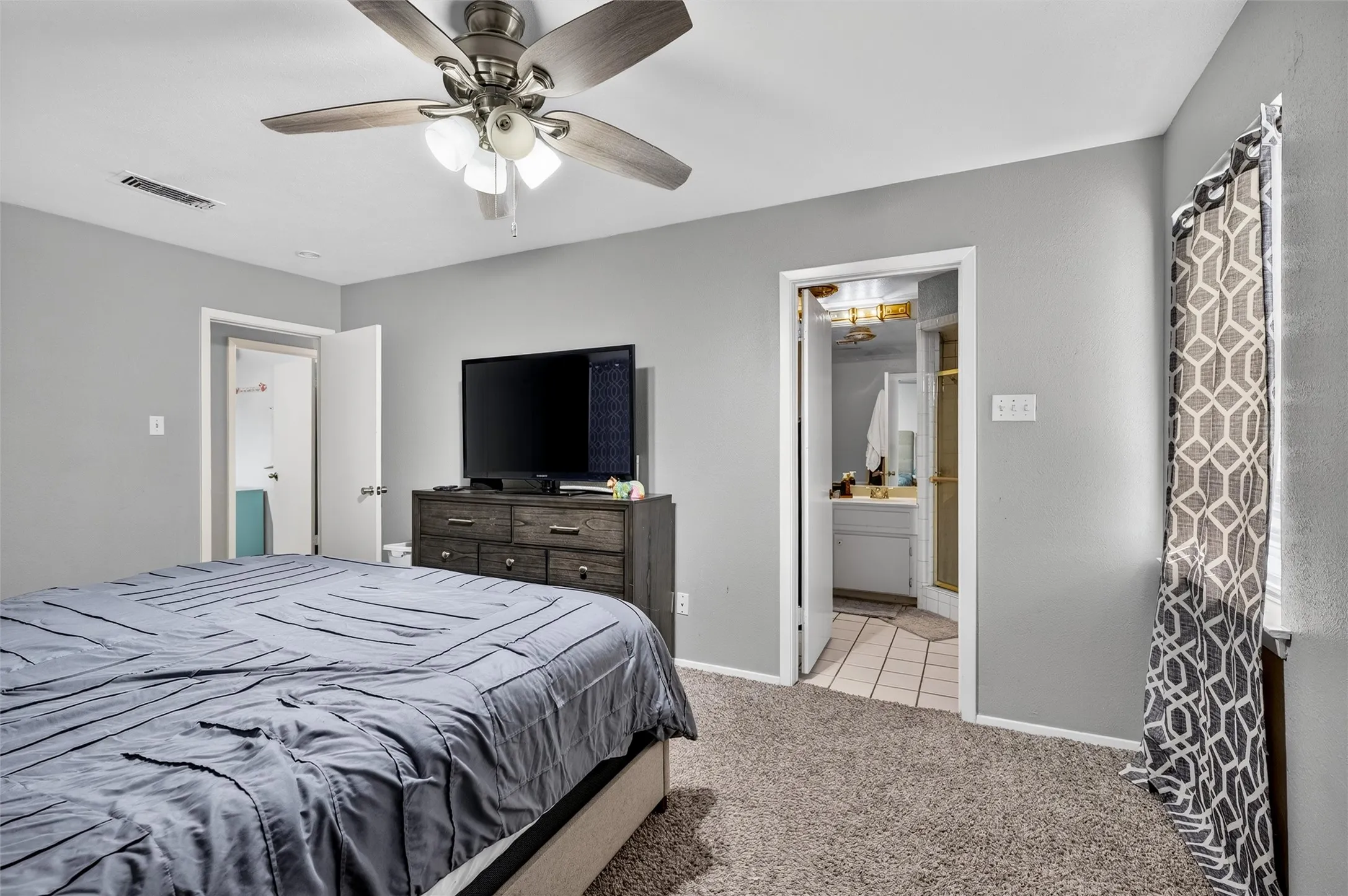 Single Family Residence For Sale in Tarrant County , 800 Ruidoso Drive, Saginaw, Texas 76179, 4 Bedroom, 2 Bathroom, Garage spaces, 2,038 Sqft, built in 1970, mls#21376926, Real Estate Agent in Saginaw, Homes For Sale in Tarrant county, Homes For Sale in Saginaw, Realtor in Saginaw Texas, Real Estate Brokerage Independent Realty Texas, Luminita Cordes Realtor