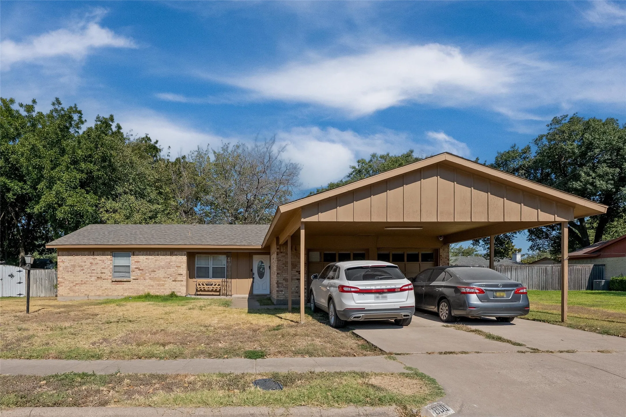 Single Family Residence For Sale in Tarrant County , 800 Ruidoso Drive, Saginaw, Texas 76179, 4 Bedroom, 2 Bathroom, Garage spaces, 2,038 Sqft, built in 1970, mls#21376926, Real Estate Agent in Saginaw, Homes For Sale in Tarrant county, Homes For Sale in Saginaw, Realtor in Saginaw Texas, Real Estate Brokerage Independent Realty Texas, Luminita Cordes Realtor