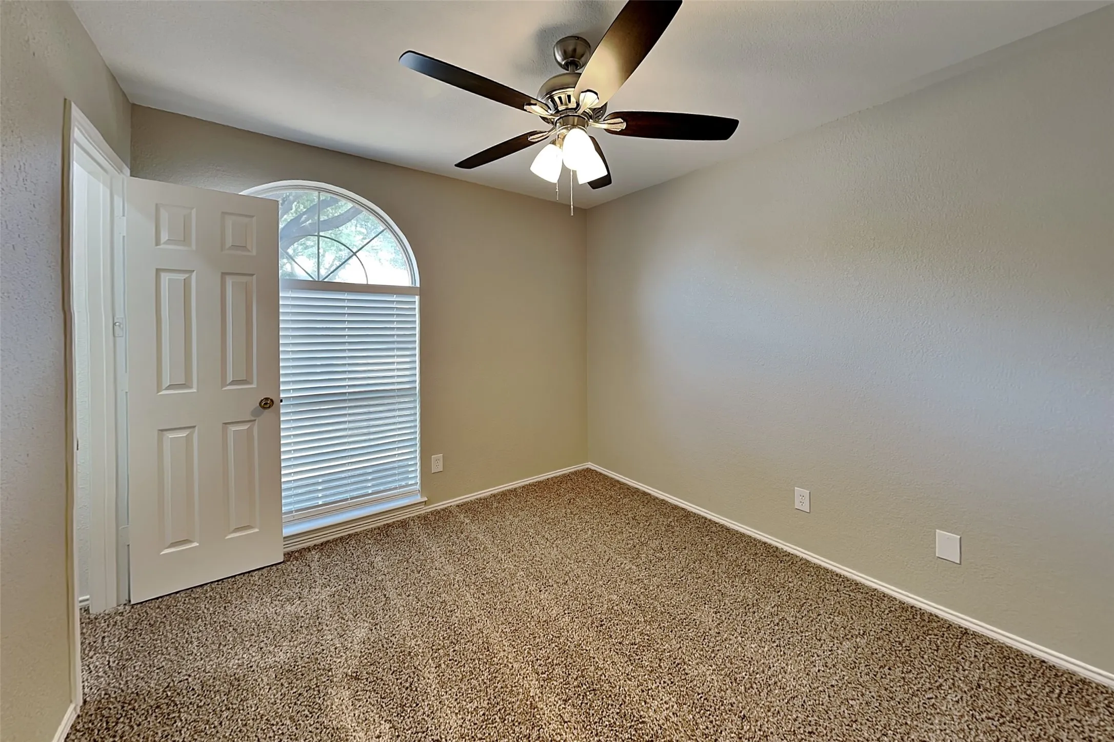 Single Family Residence For Rent in Tarrant County , 5920 Hilltop Drive, Watauga, Texas 76148, 3 Bedroom, 2 Bathroom, 2 Garage spaces, 1,718 Sqft, built in 1991, mls#21376981, Real Estate Agent in Watauga, Homes For Rent in Tarrant county, Homes For Rent in Watauga, Realtor in Watauga Texas, Real Estate Brokerage Independent Realty Texas, Luminita Cordes Realtor
