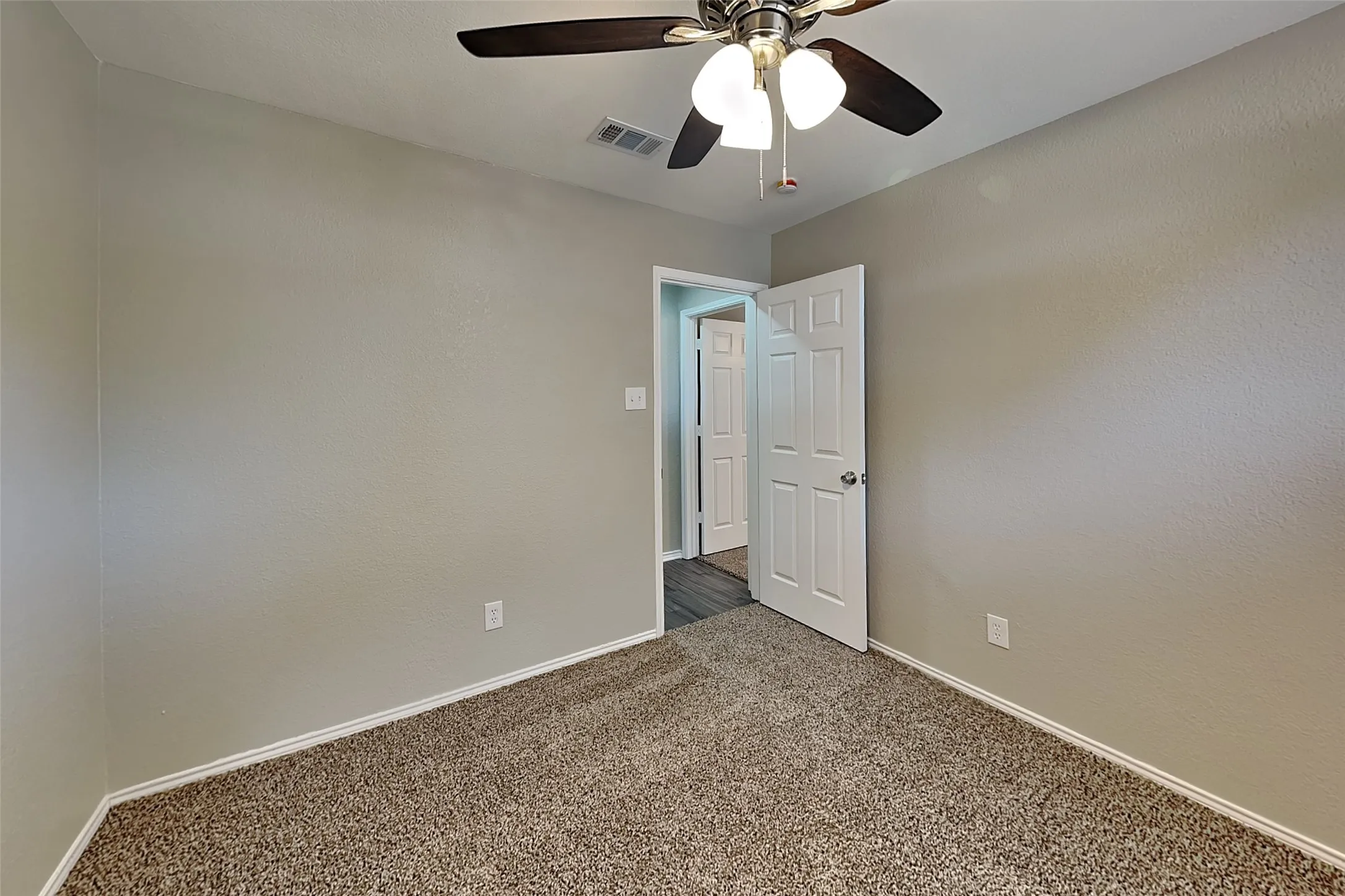 Single Family Residence For Rent in Tarrant County , 5920 Hilltop Drive, Watauga, Texas 76148, 3 Bedroom, 2 Bathroom, 2 Garage spaces, 1,718 Sqft, built in 1991, mls#21376981, Real Estate Agent in Watauga, Homes For Rent in Tarrant county, Homes For Rent in Watauga, Realtor in Watauga Texas, Real Estate Brokerage Independent Realty Texas, Luminita Cordes Realtor