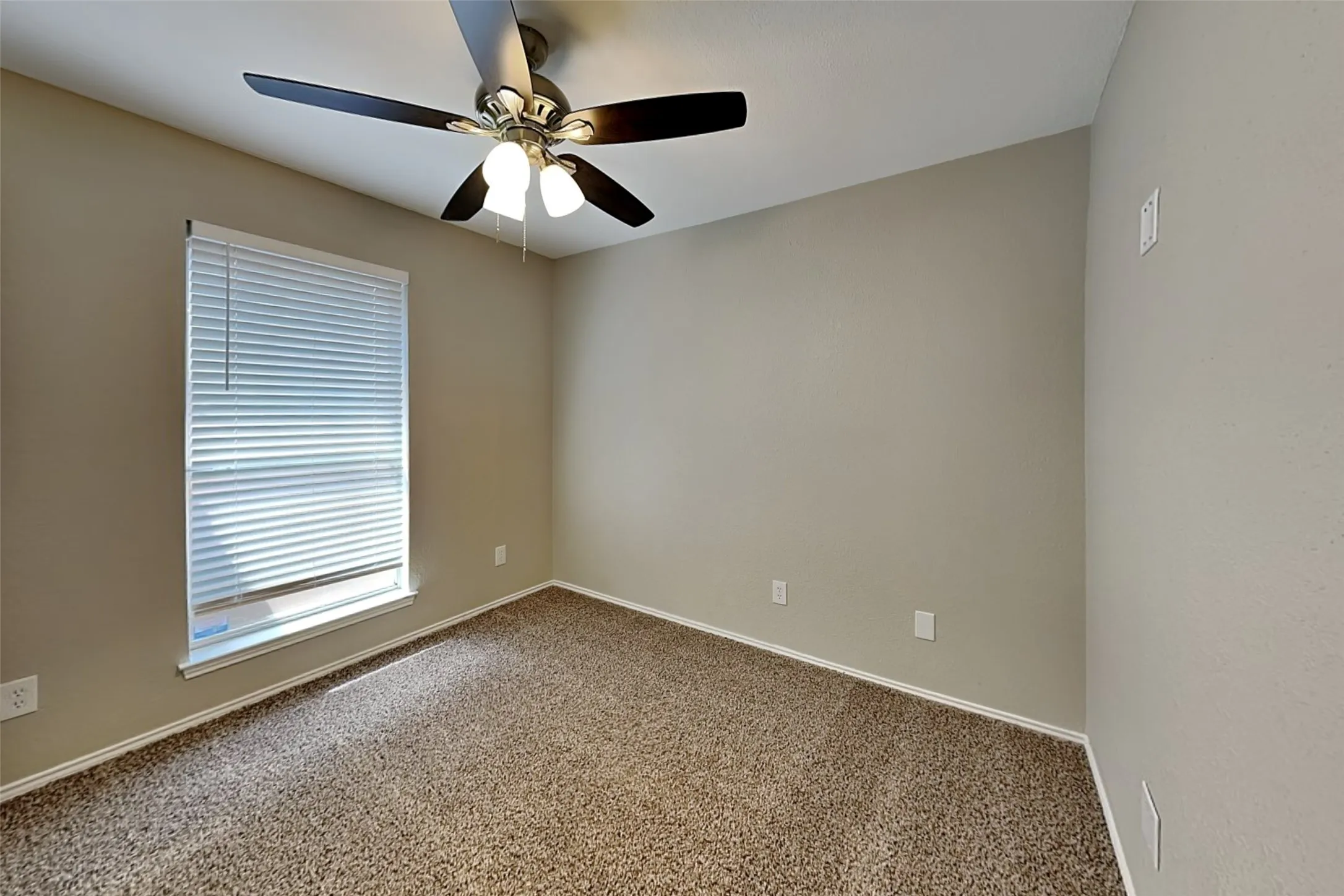 Single Family Residence For Rent in Tarrant County , 5920 Hilltop Drive, Watauga, Texas 76148, 3 Bedroom, 2 Bathroom, 2 Garage spaces, 1,718 Sqft, built in 1991, mls#21376981, Real Estate Agent in Watauga, Homes For Rent in Tarrant county, Homes For Rent in Watauga, Realtor in Watauga Texas, Real Estate Brokerage Independent Realty Texas, Luminita Cordes Realtor