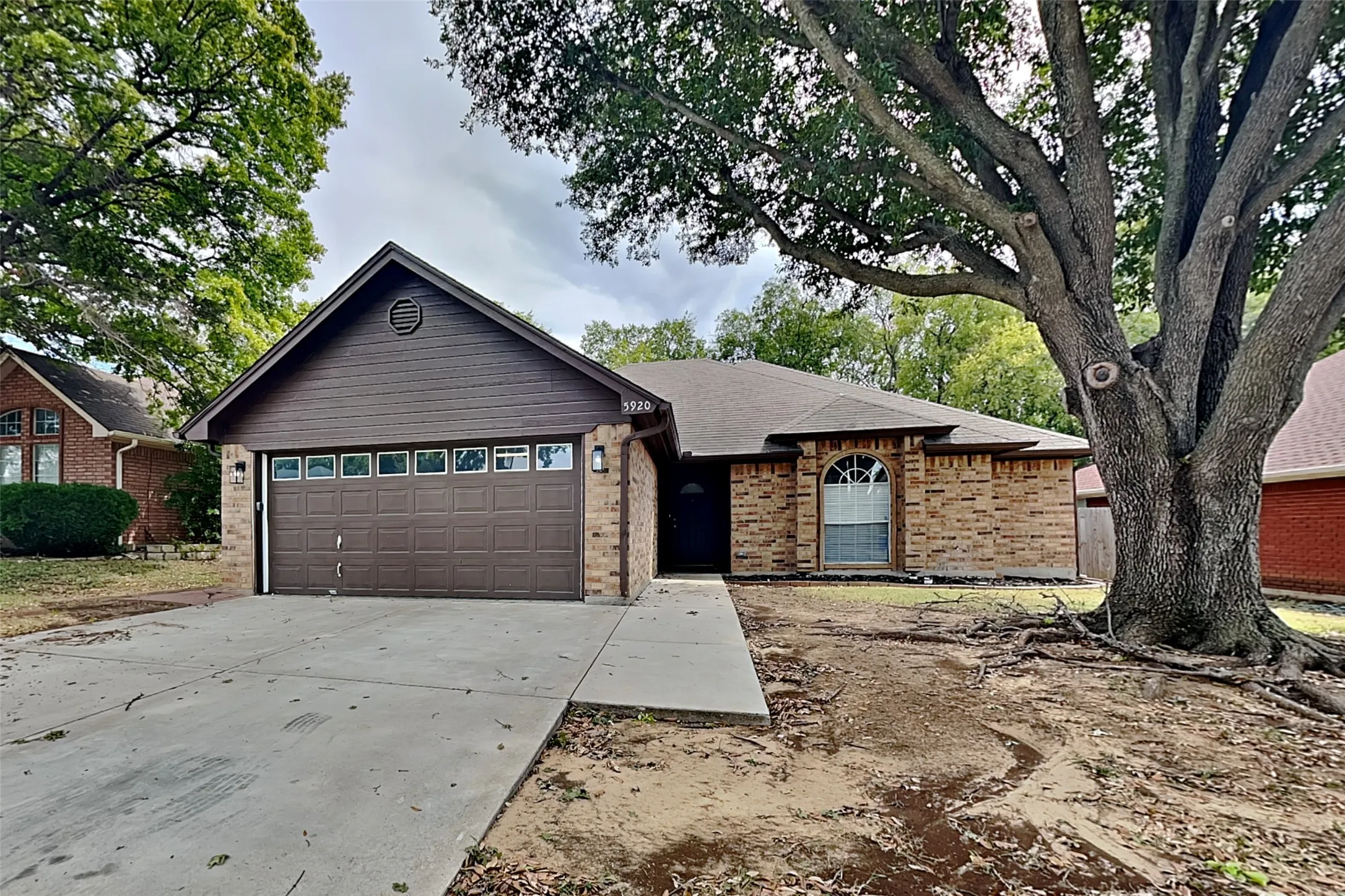 Single Family Residence For Rent in Tarrant County , 5920 Hilltop Drive, Watauga, Texas 76148, 3 Bedroom, 2 Bathroom, 2 Garage spaces, 1,718 Sqft, built in 1991, mls#21376981, Real Estate Agent in Watauga, Homes For Rent in Tarrant county, Homes For Rent in Watauga, Realtor in Watauga Texas, Real Estate Brokerage Independent Realty Texas, Luminita Cordes Realtor